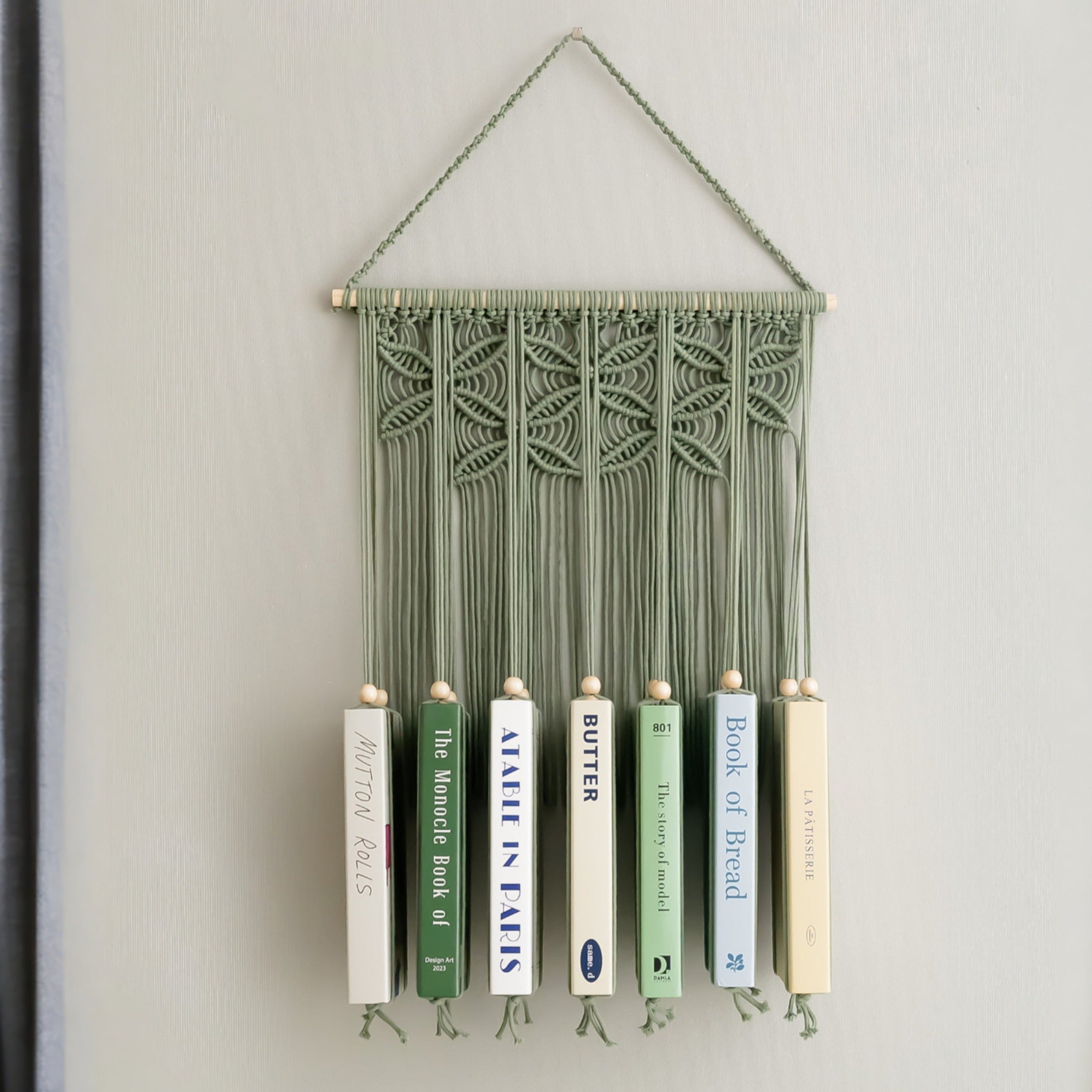 Macrame Book Holder – Boho Wall Hanging Bookshelf I40