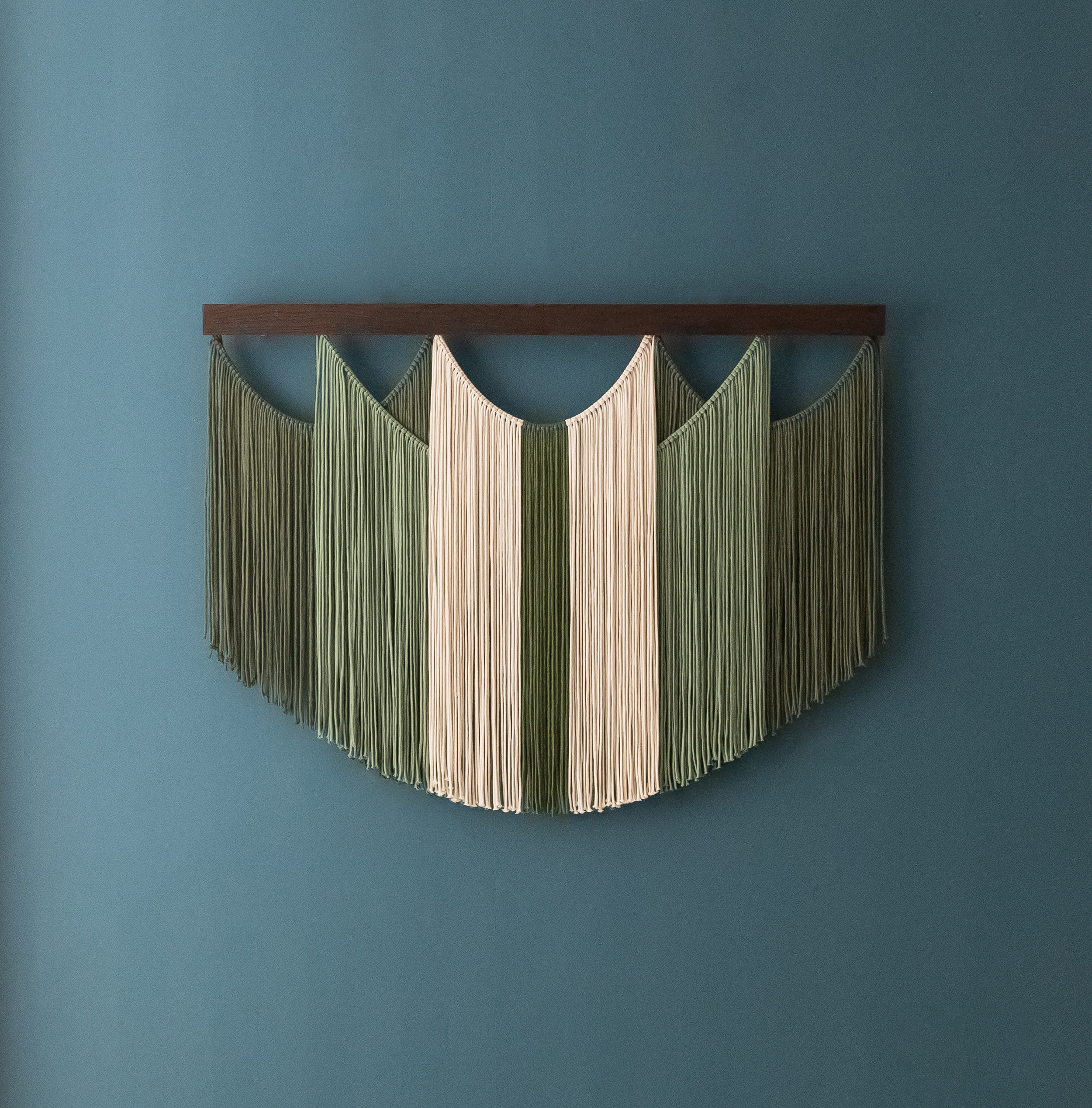 The Calm Wall Hanging – Macrame for Soothing Home Decor V90