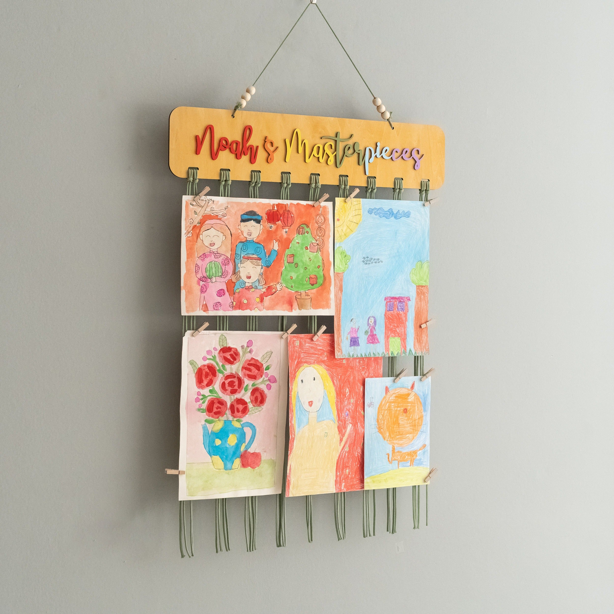Personalized Kids' Art Display Hanger – Macrame Wall Organizer I28