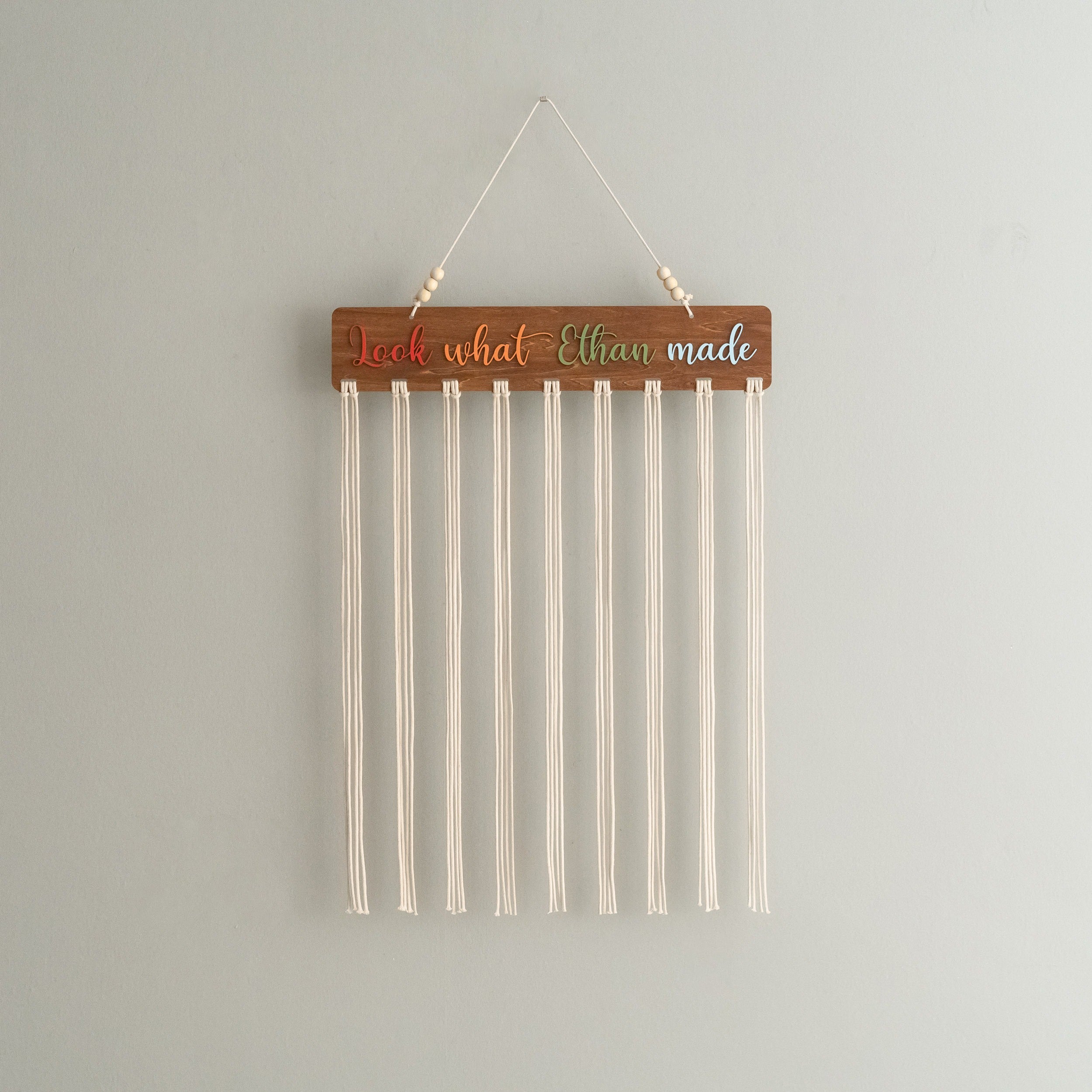 Personalized Kids' Art Display Hanger – Macrame Wall Organizer I28