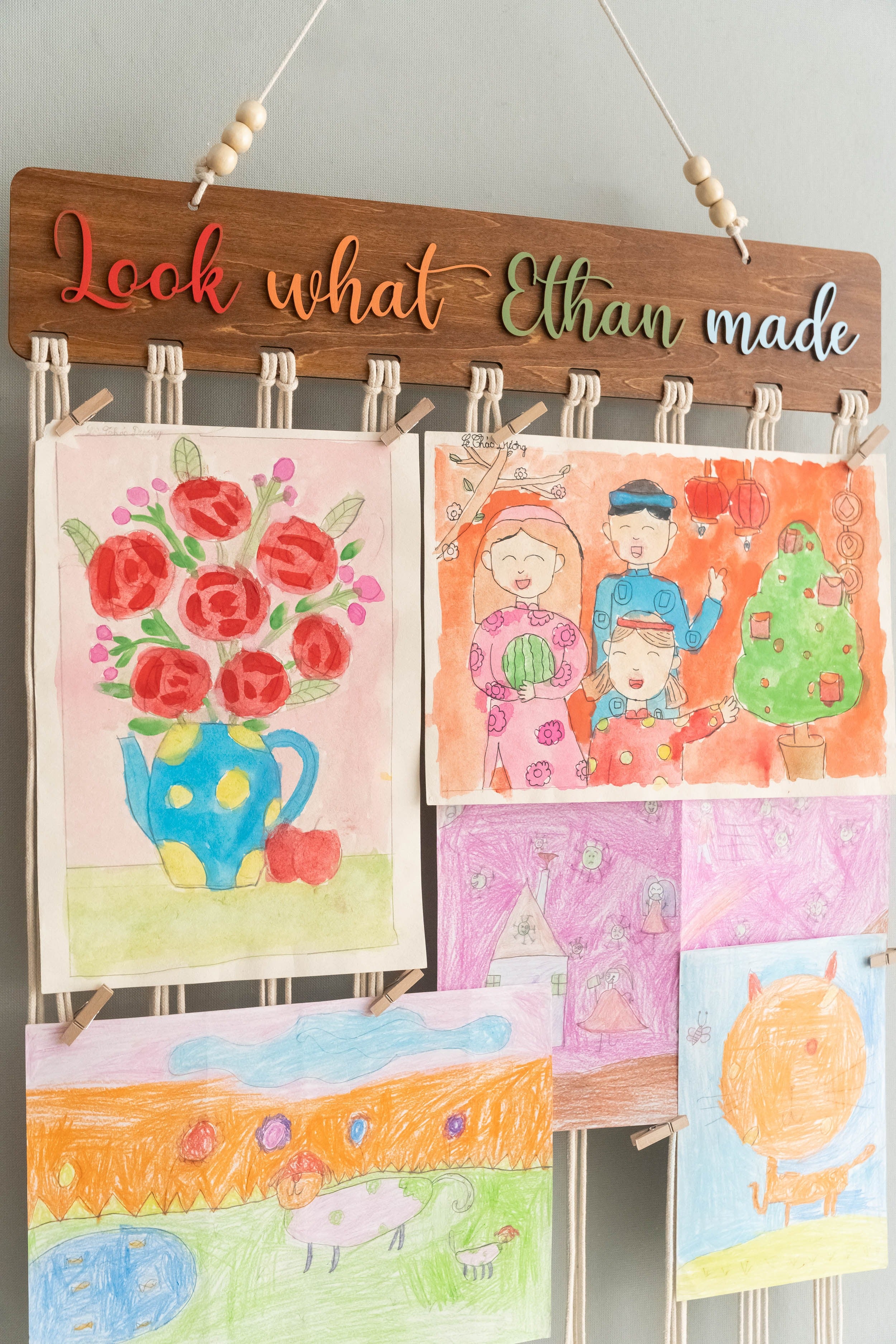 Personalized Kids' Art Display Hanger – Macrame Wall Organizer I28