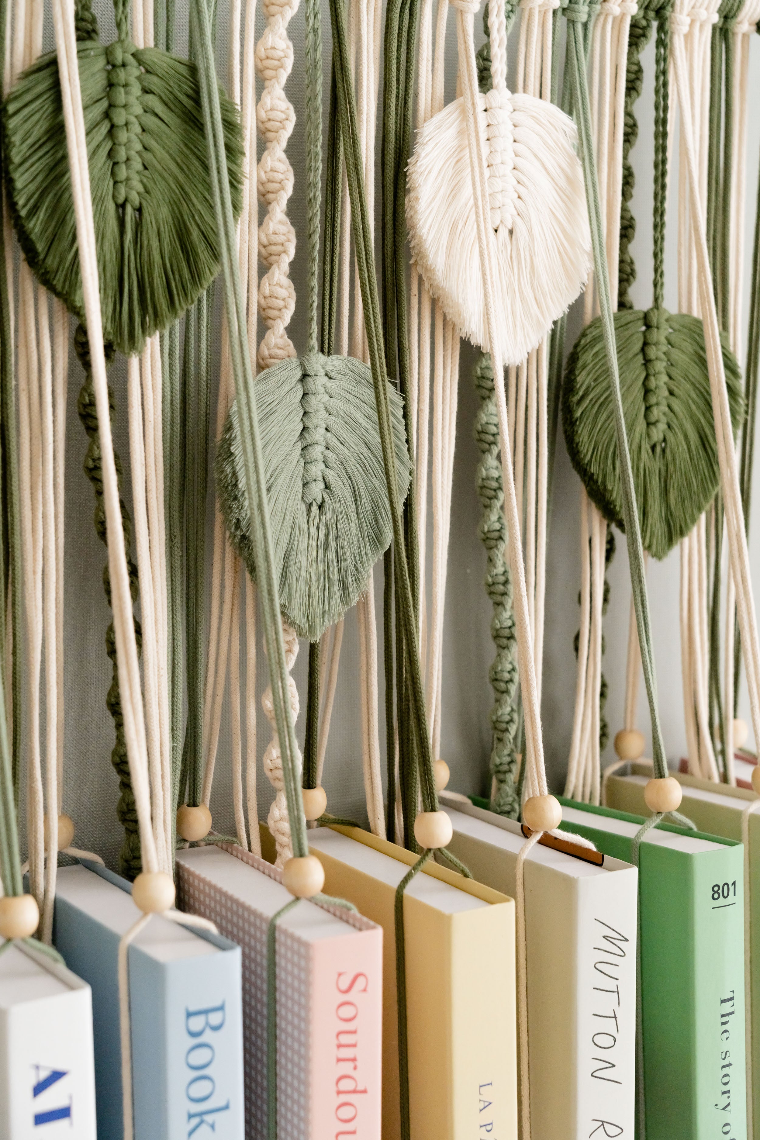 Macrame Book Organizer – Hanging Wall Bookshelf for Kids Room I62