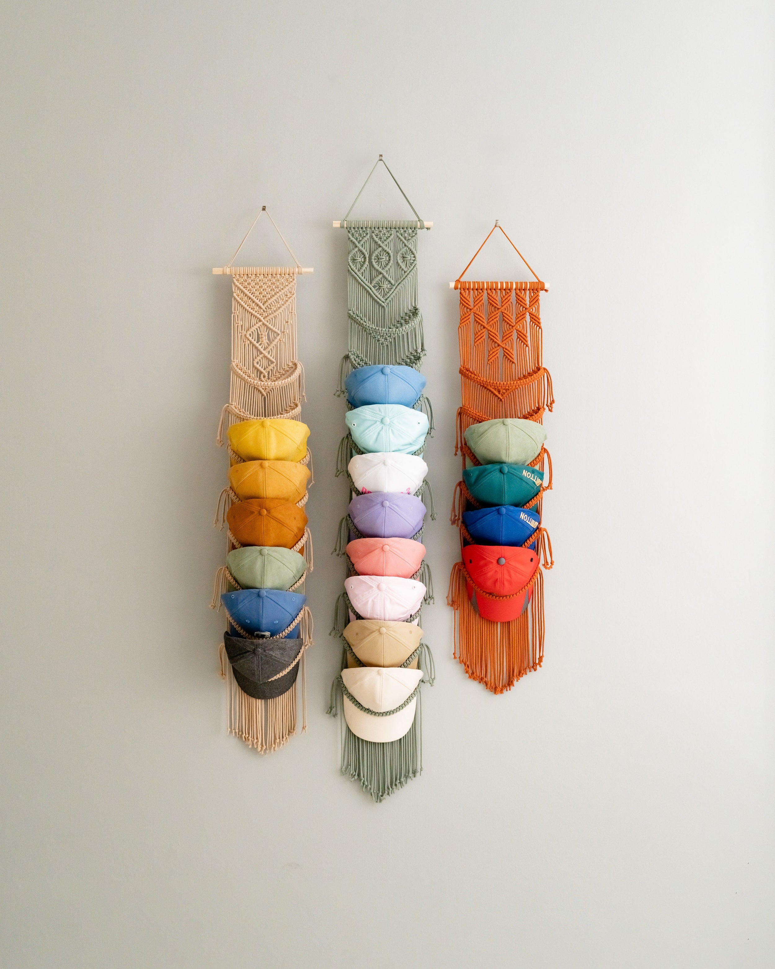 Macrame Strap-In Baseball Cap Organizer – Wall Hat Display H78