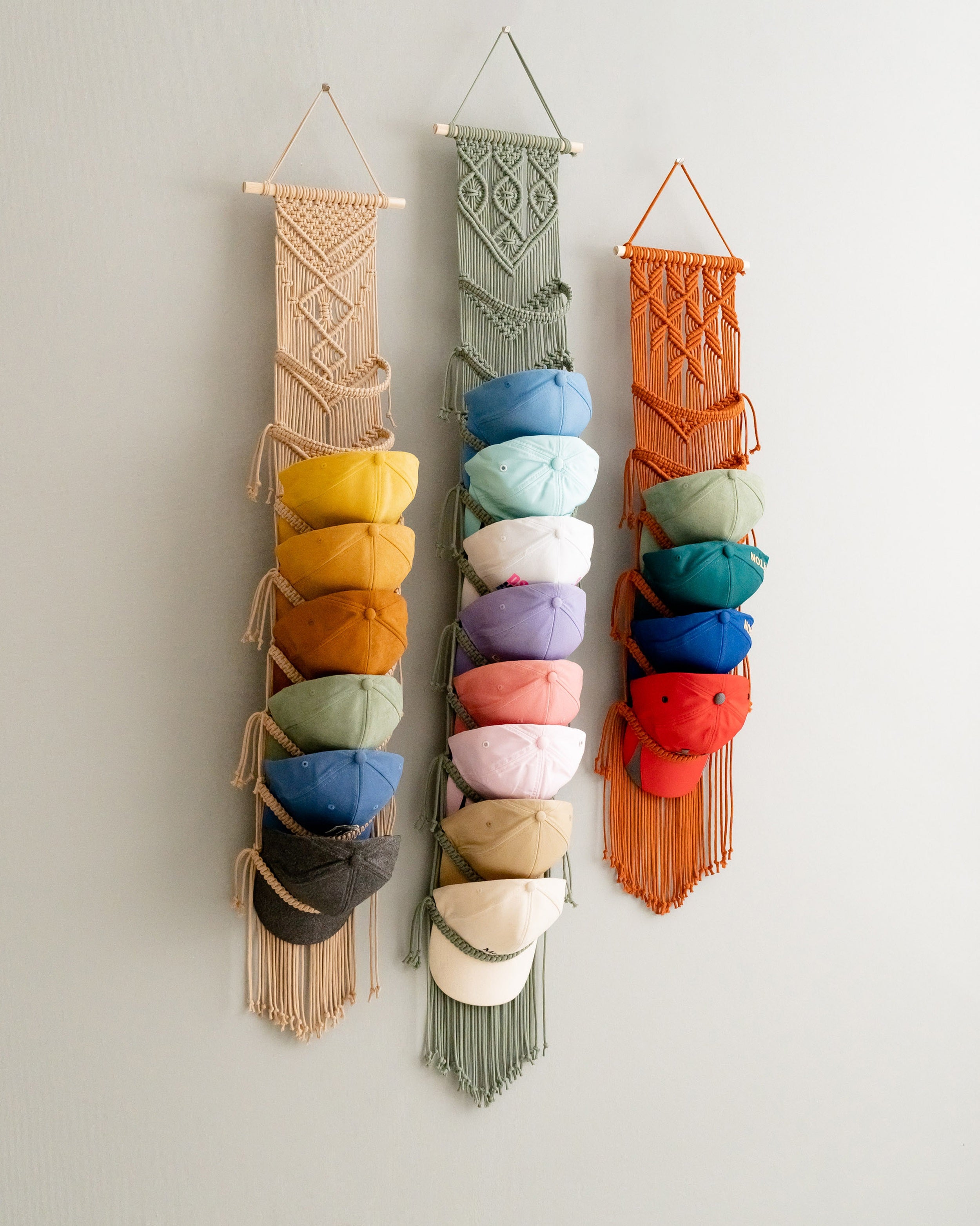 Macrame Strap-In Baseball Cap Organizer – Wall Hat Display H78