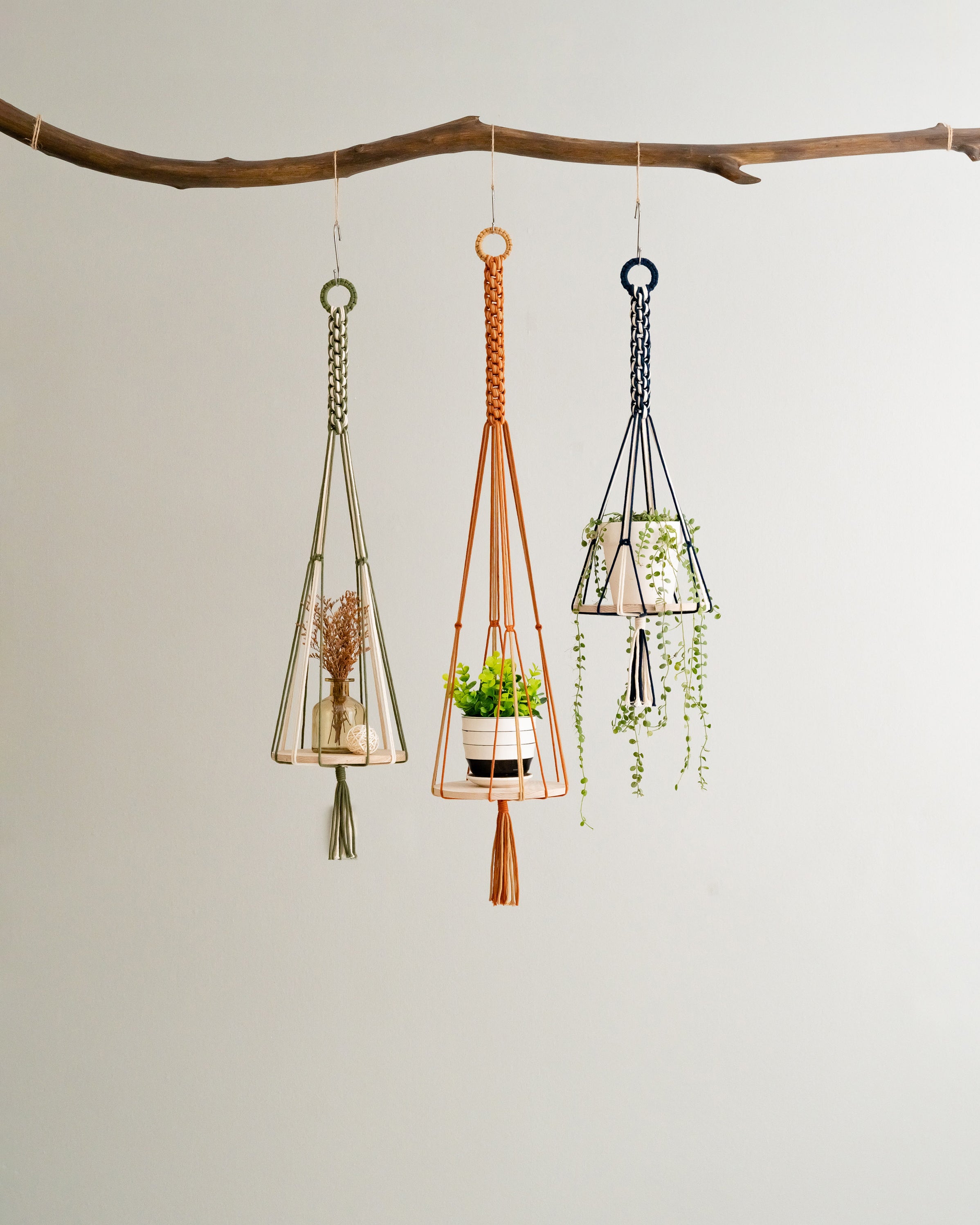 Boho Macrame Wood Tray Plant Hanger with Tail – Indoor Decor Basket S22