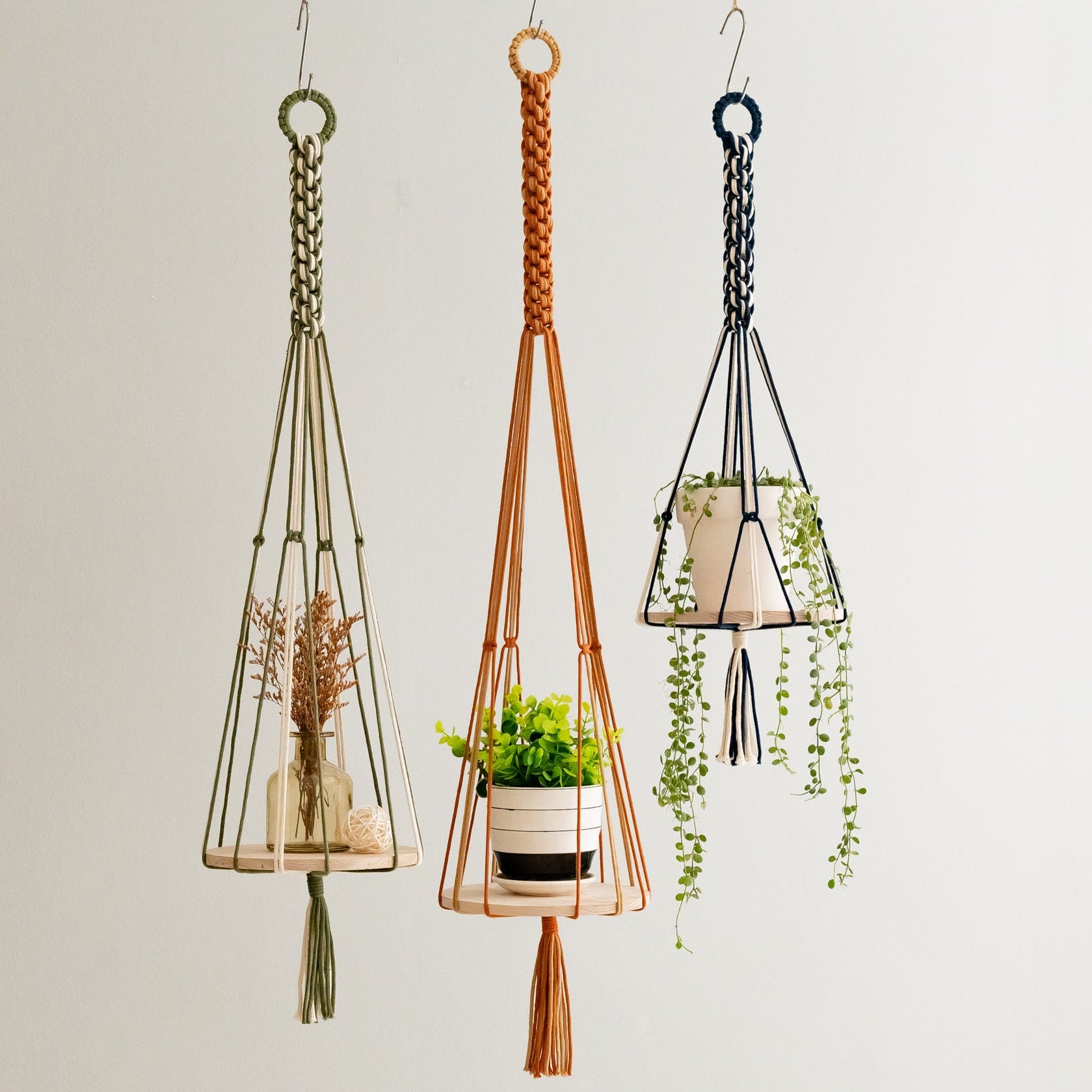 Boho Macrame Wood Tray Plant Hanger with Tail – Indoor Decor Basket S22