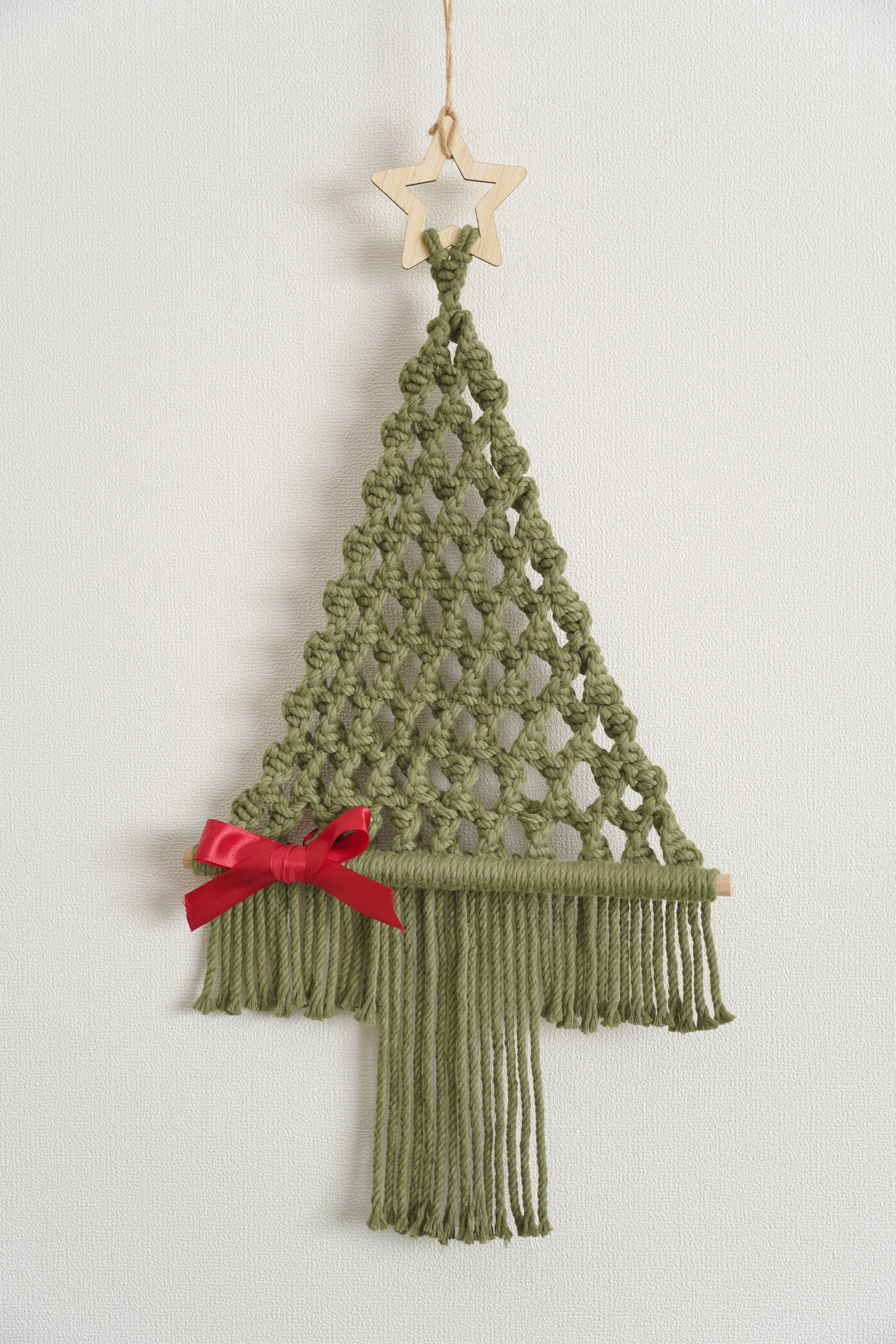 Macrame Christmas Tree Pattern with Wooden Star for Holiday Decor P22