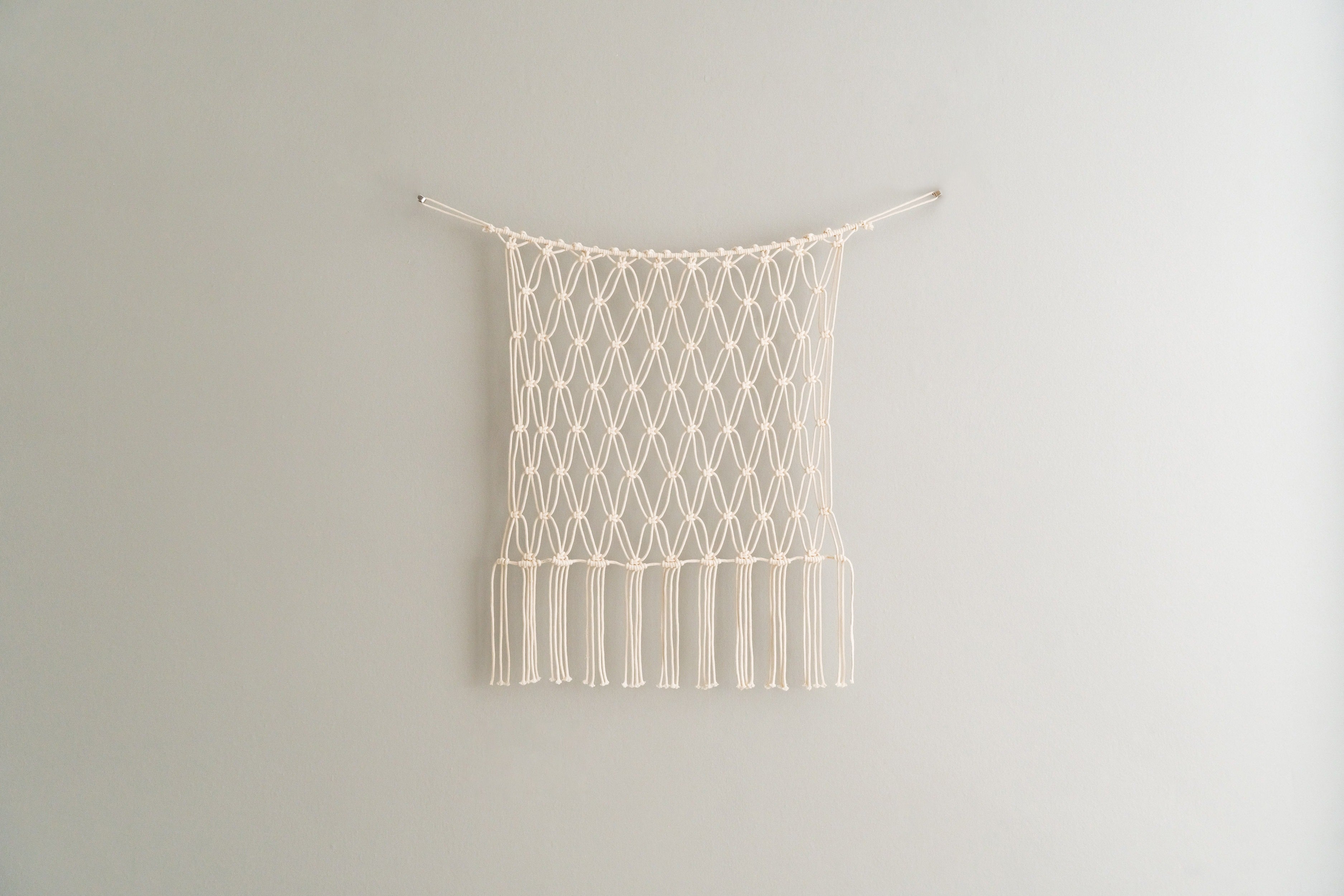 Macrame Photo Grid – Boho Hanging Net for Wall Display I19