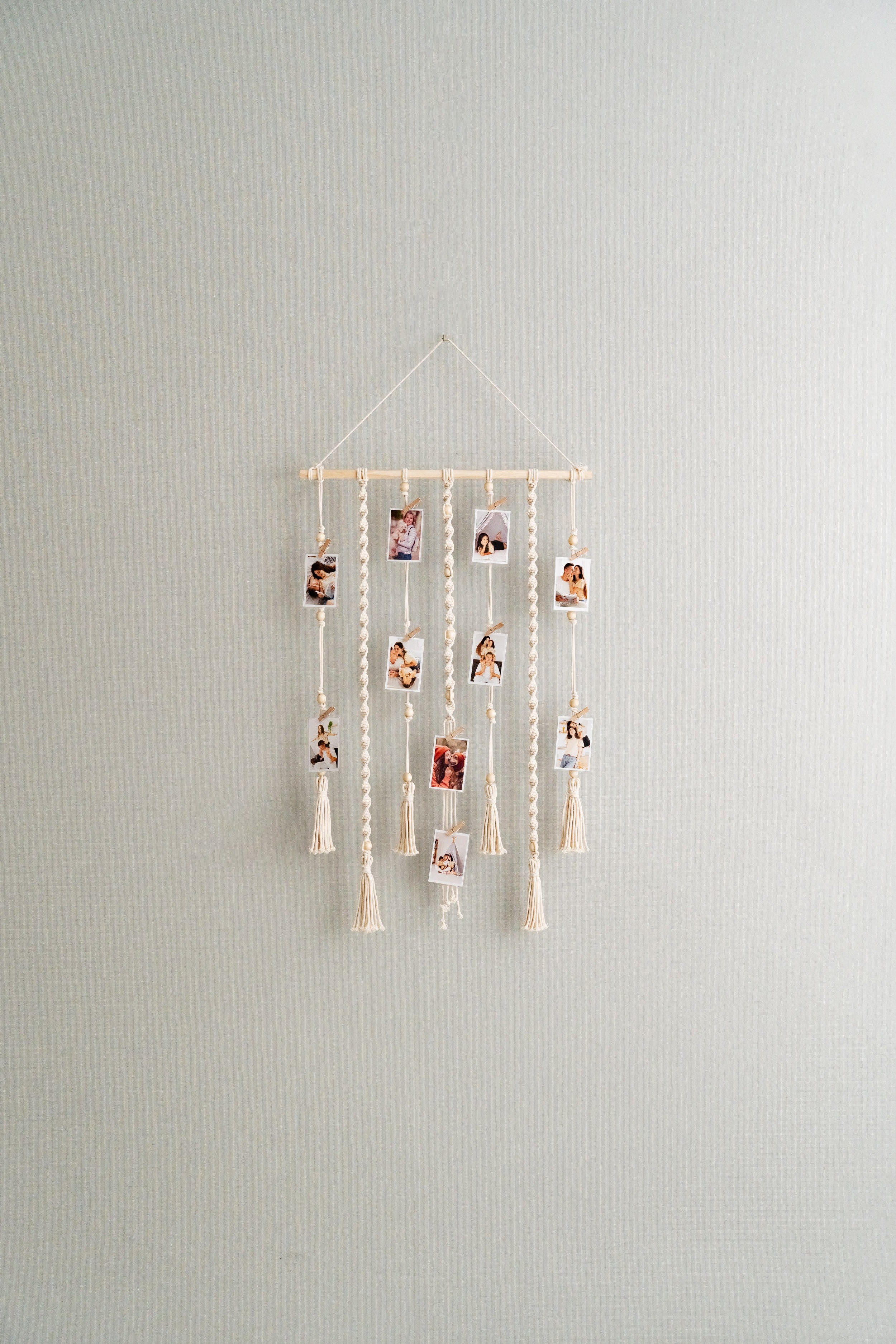 Macrame Photo Display – Boho Picture Wall Hanging with Clips I55