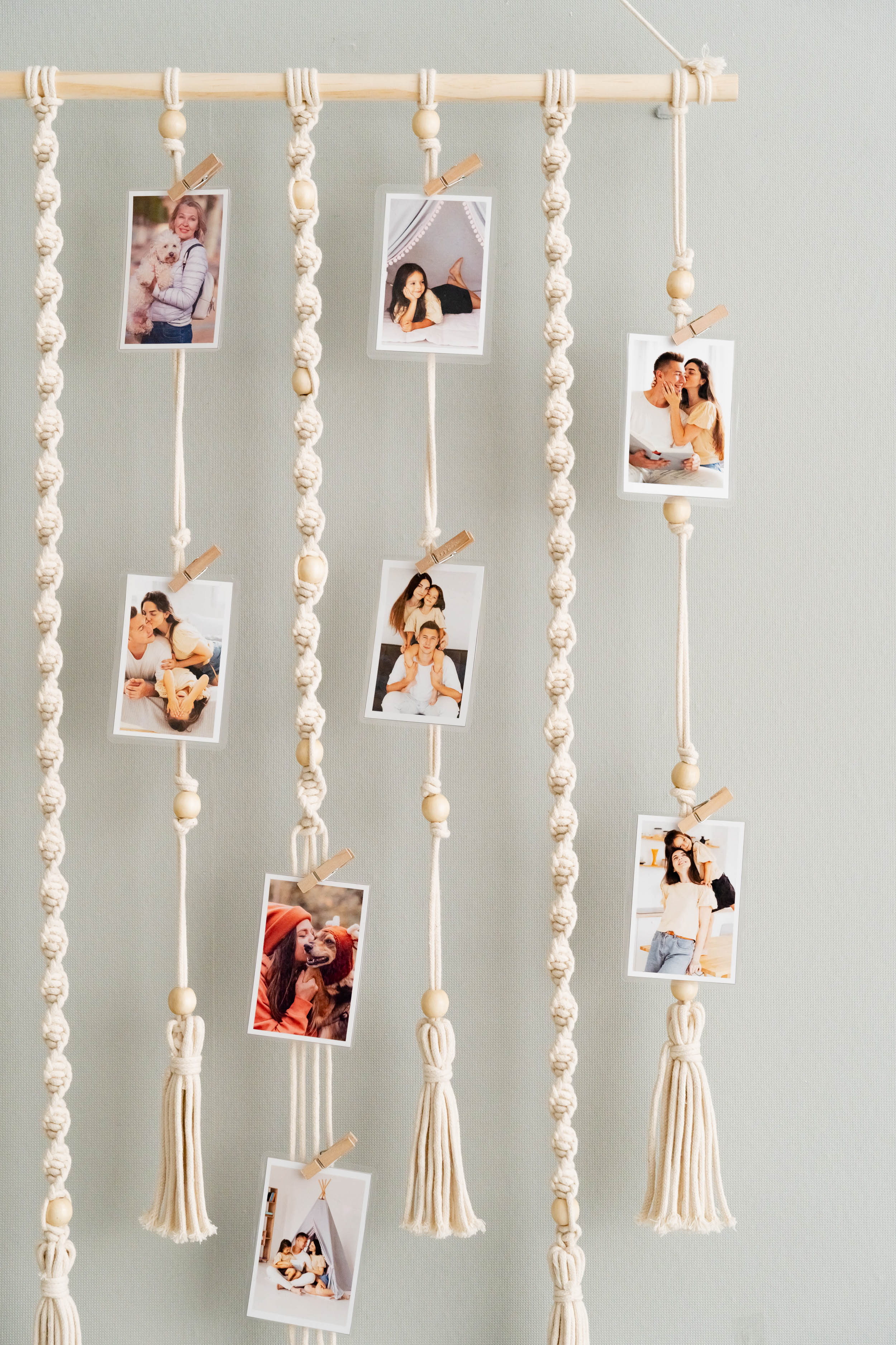 Macrame Photo Display – Boho Picture Wall Hanging with Clips I55