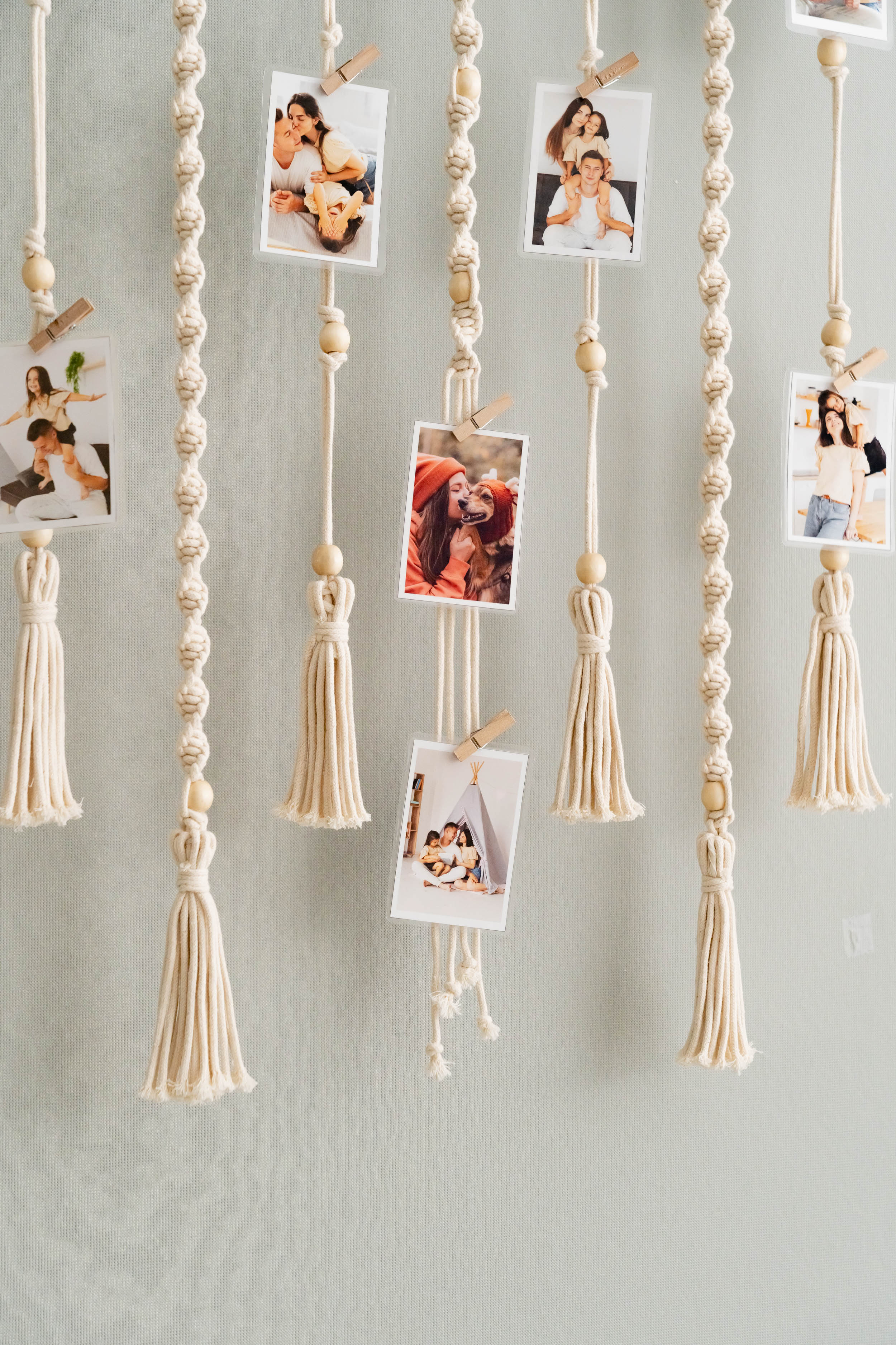 Macrame Photo Display – Boho Picture Wall Hanging with Clips I55
