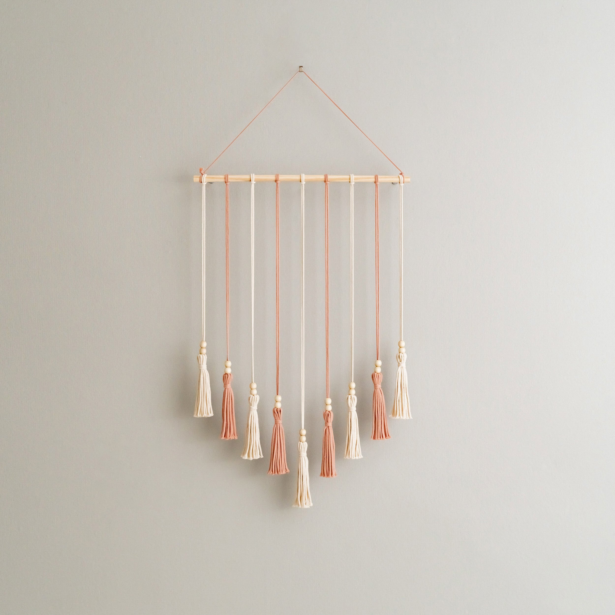 Macrame Photo Display – Boho Wall Hanging with Tassels I76
