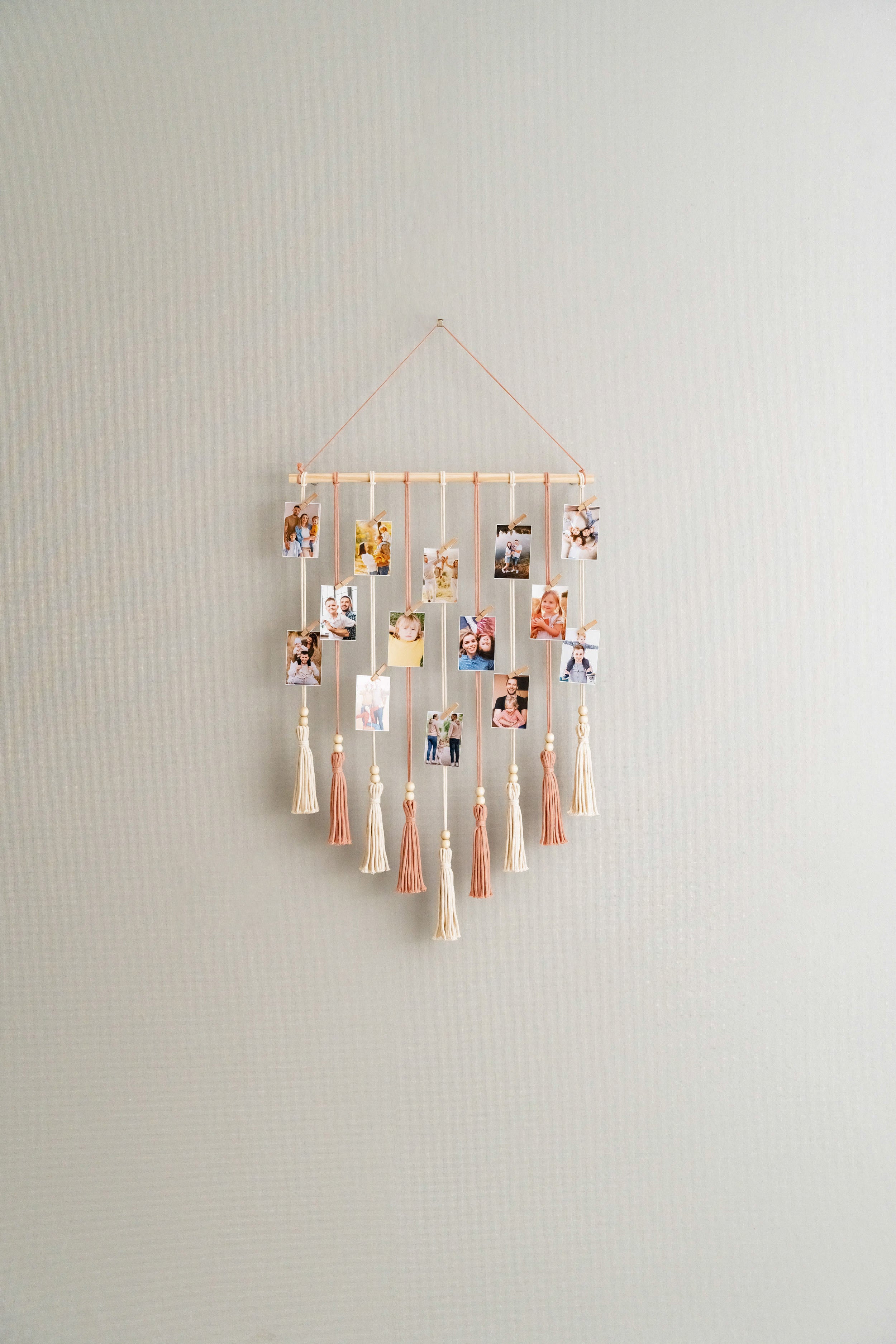 Macrame Photo Display – Boho Wall Hanging with Tassels I76