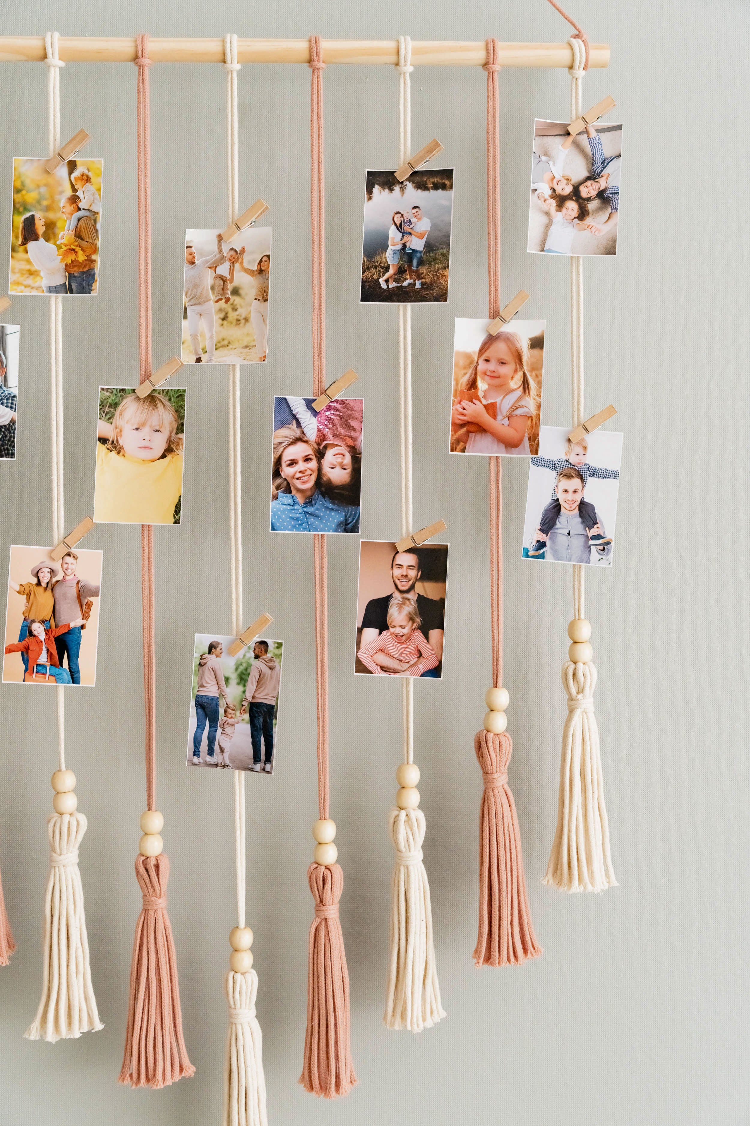 Macrame Photo Display – Boho Wall Hanging with Tassels I76