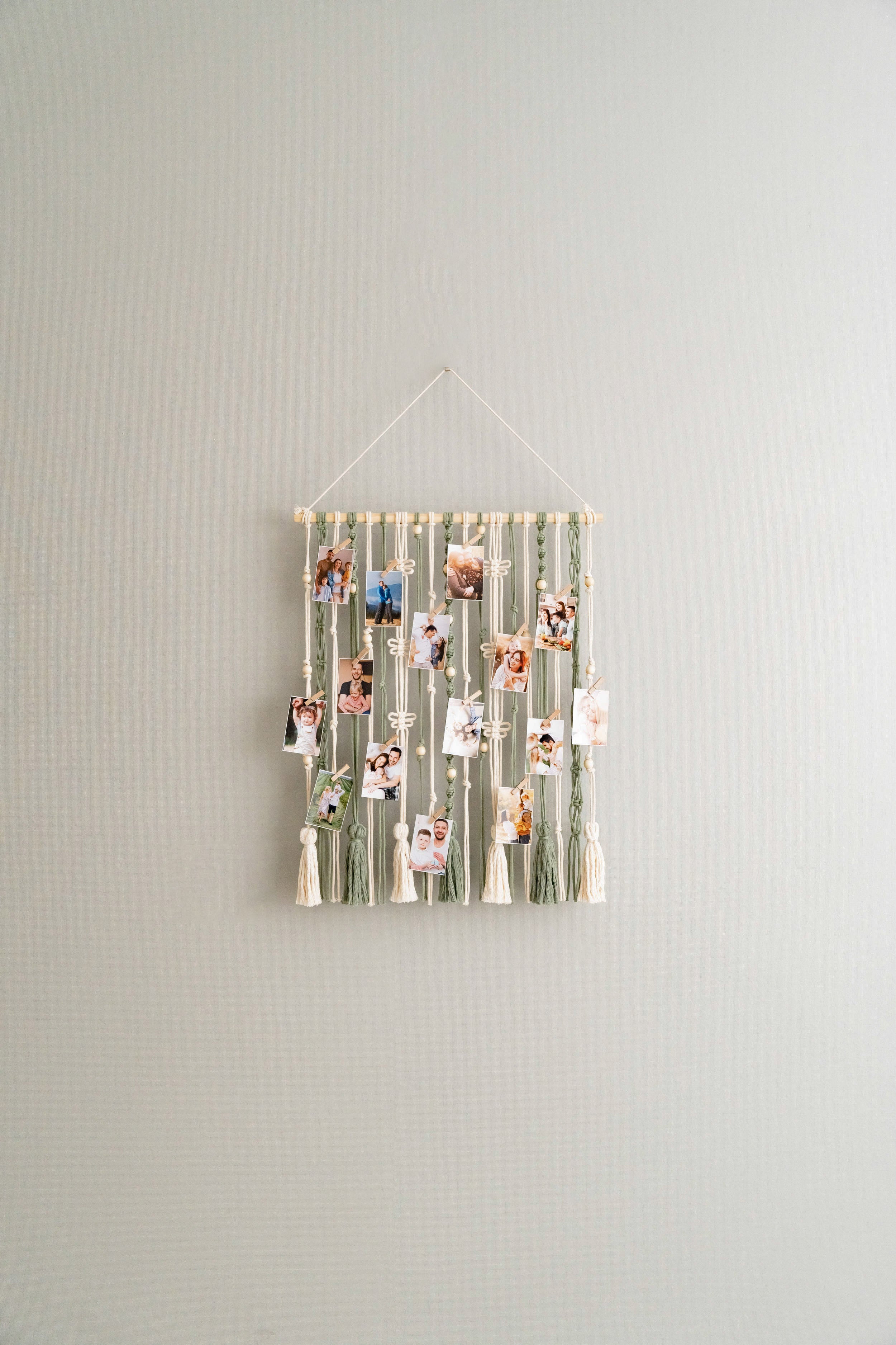 Macrame Photo Display – Boho Wall Hanging with Tassels I76