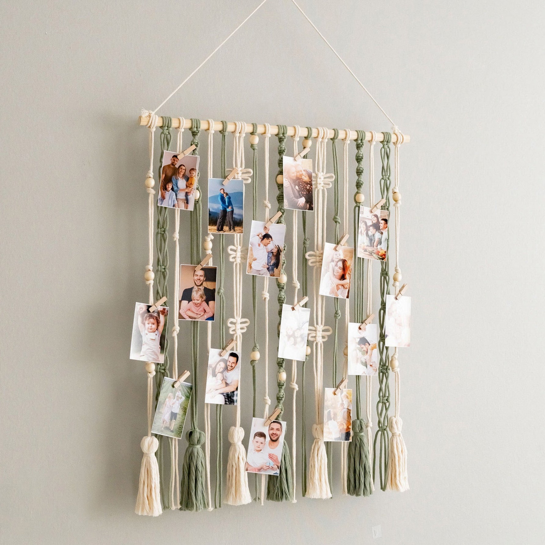 Macrame Photo Display – Boho Wall Hanging with Tassels I76