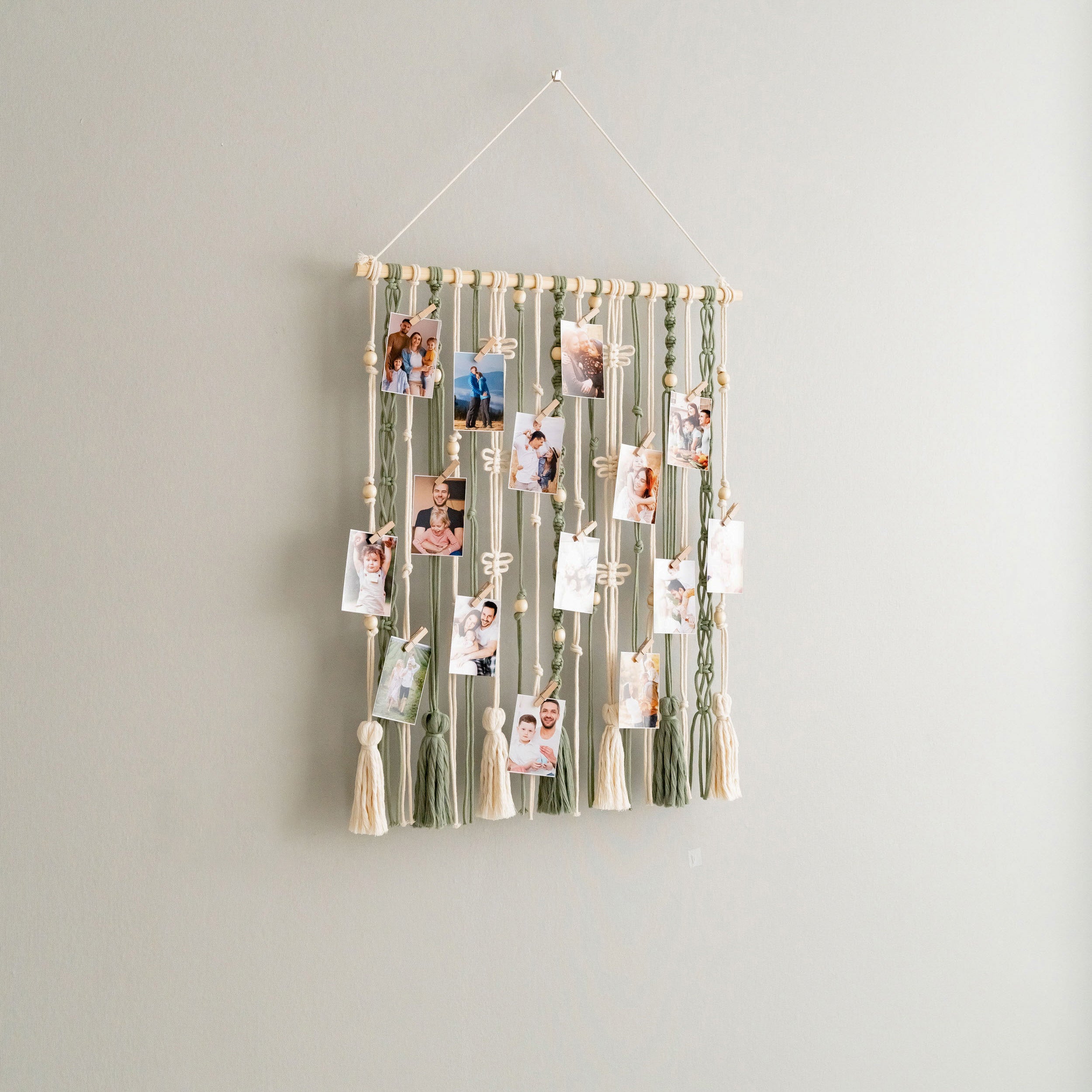 Macrame Photo Display – Boho Wall Hanging with Tassels I76