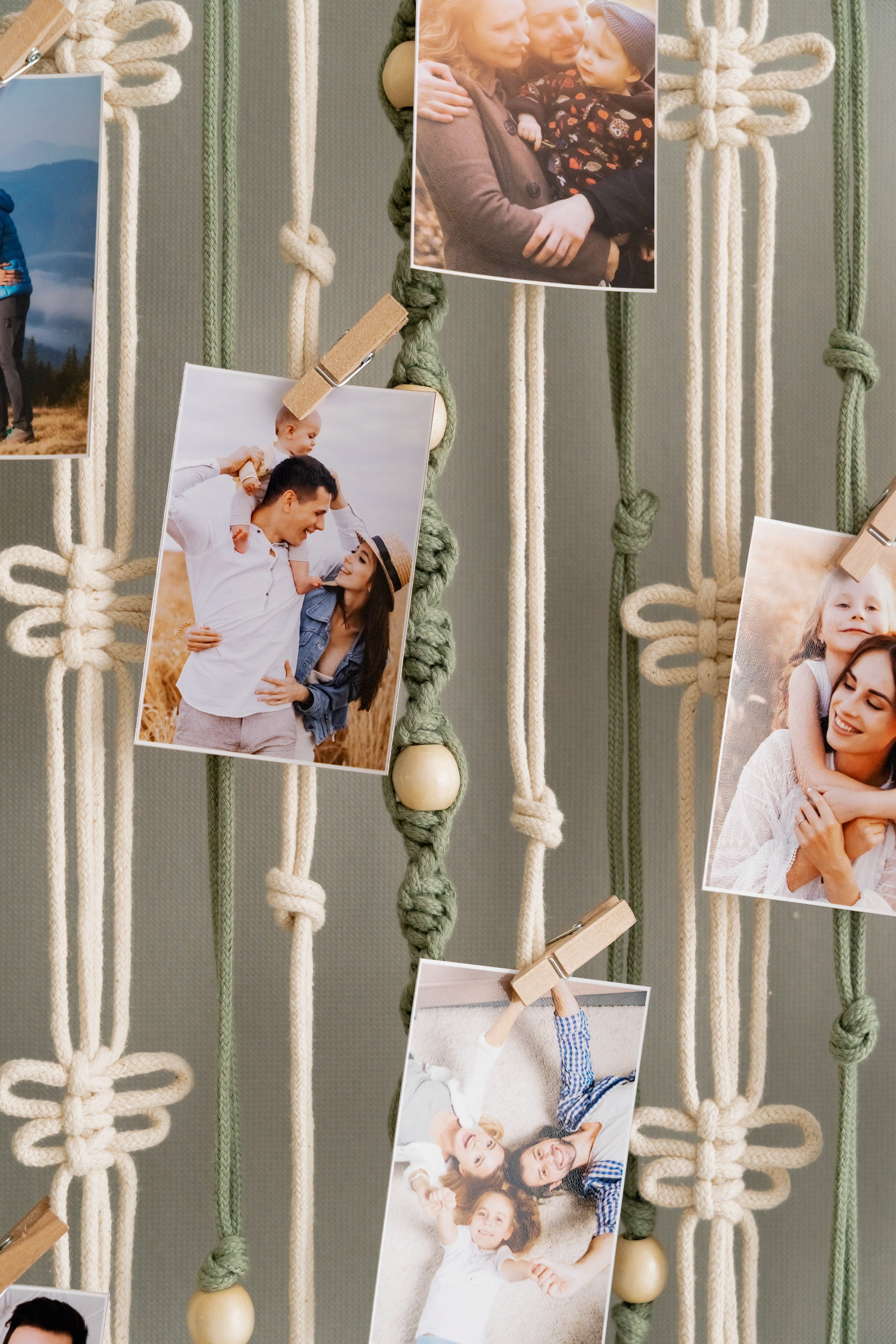 Macrame Photo Display – Boho Wall Hanging with Tassels I76
