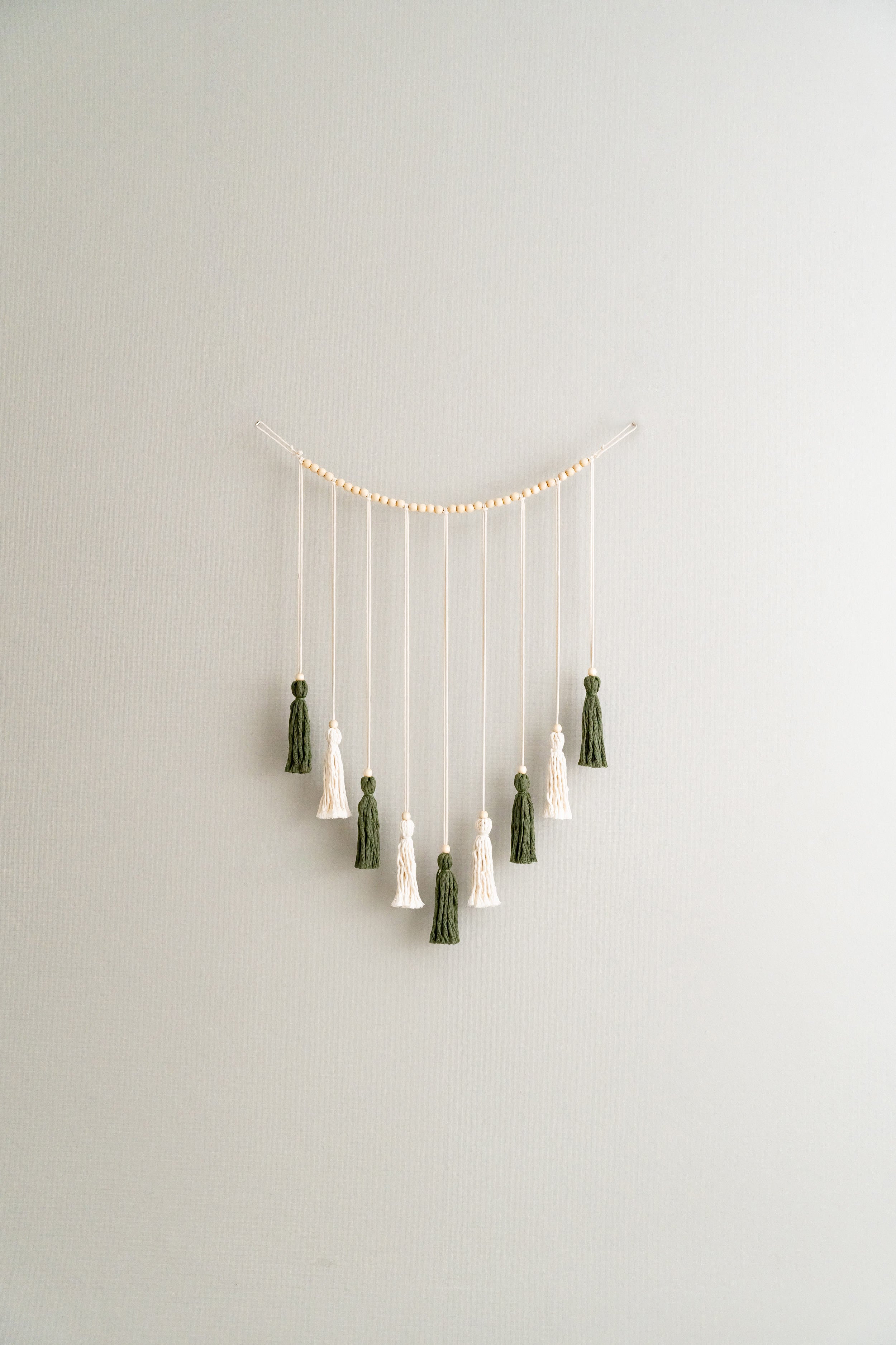 Macrame Photo Hanger – Boho Wall Display for Pictures I75
