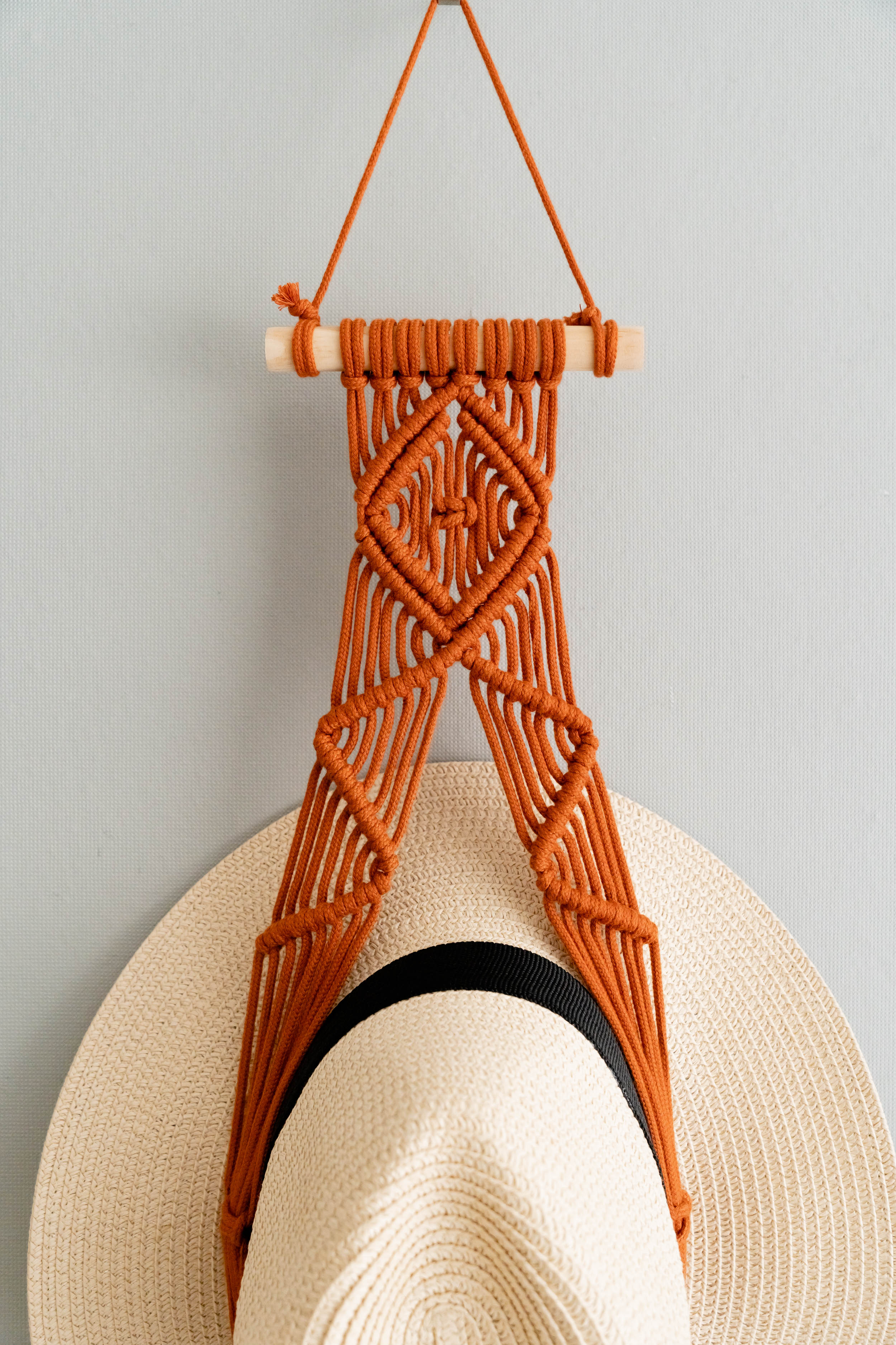 Macrame Hat Hanger – Boho Wall Organizer for Hats & Accessories I45
