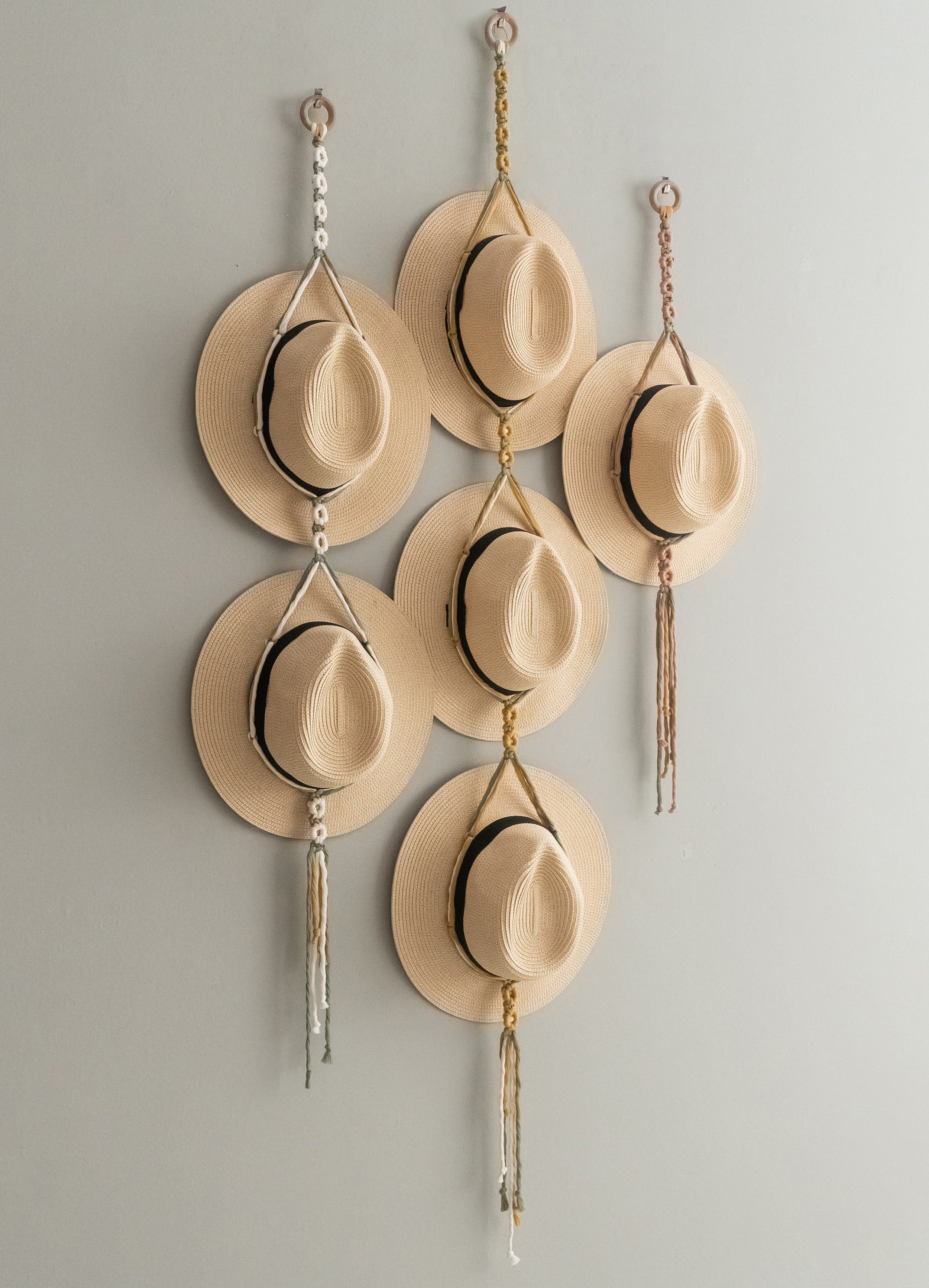 Floral Macrame Hat Hanger – Boho Wall Organizer with Daisies I89
