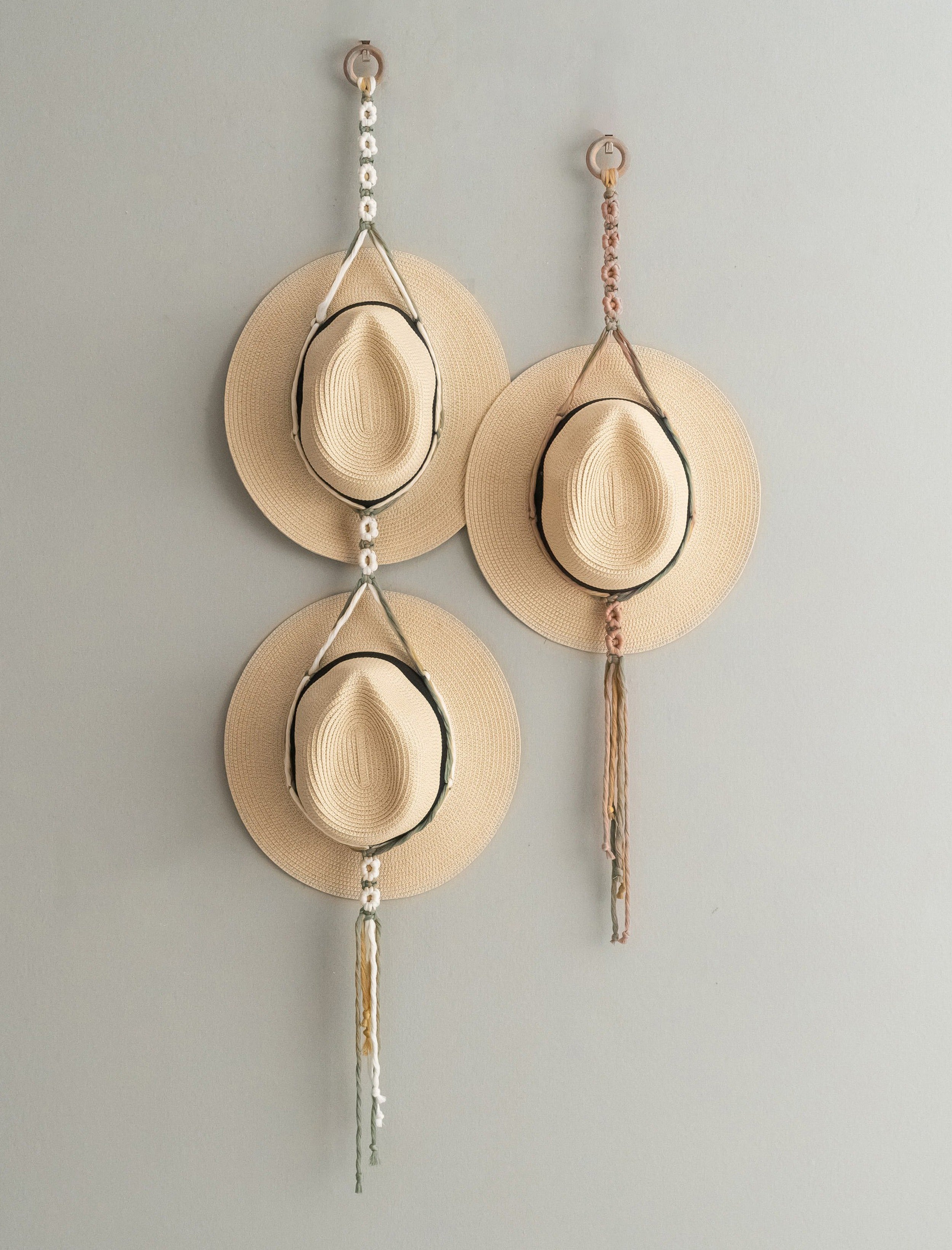 Floral Macrame Hat Hanger – Boho Wall Organizer with Daisies I89