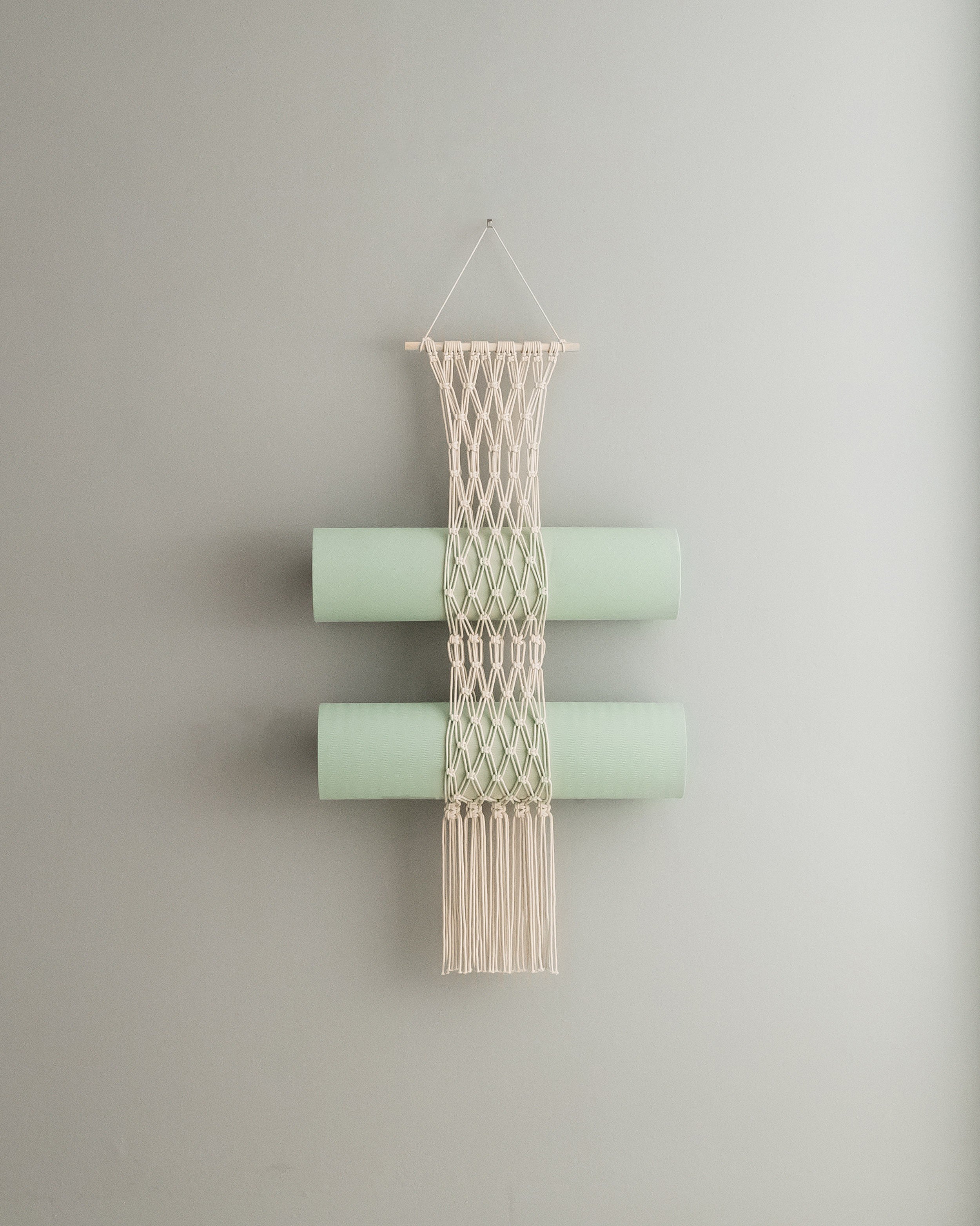 Macramé Wall Yoga Mat Hanger – Stylish & Functional Storage Rack I85