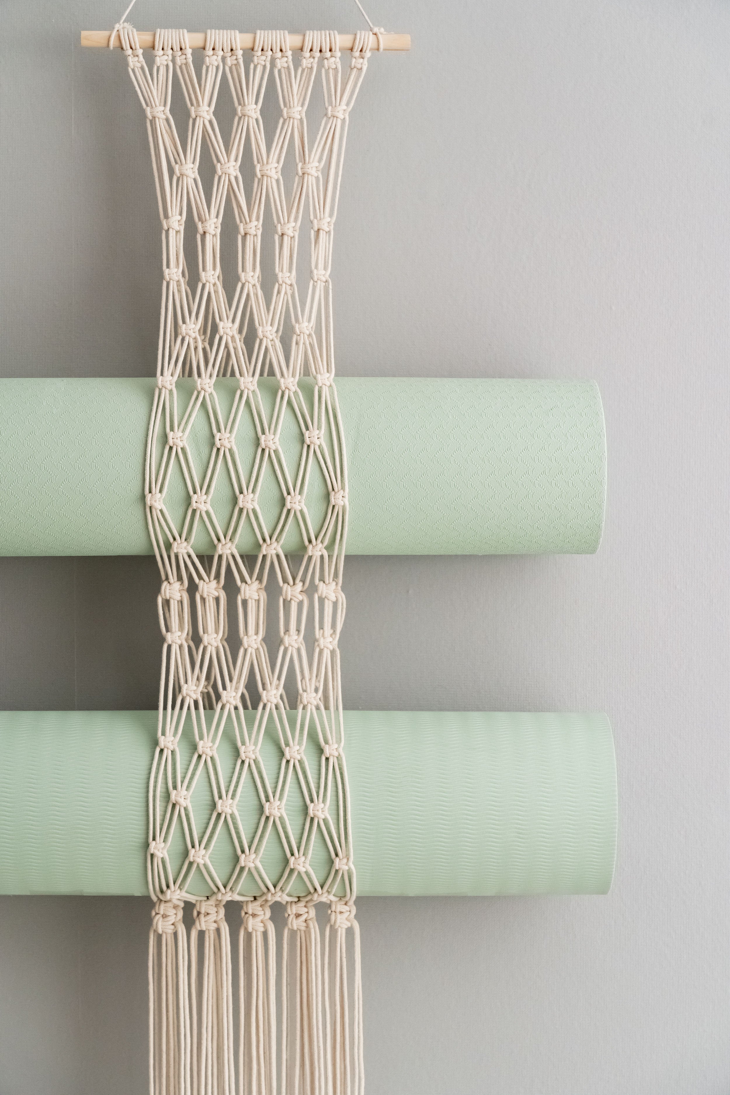 Macramé Wall Yoga Mat Hanger – Stylish & Functional Storage Rack I85
