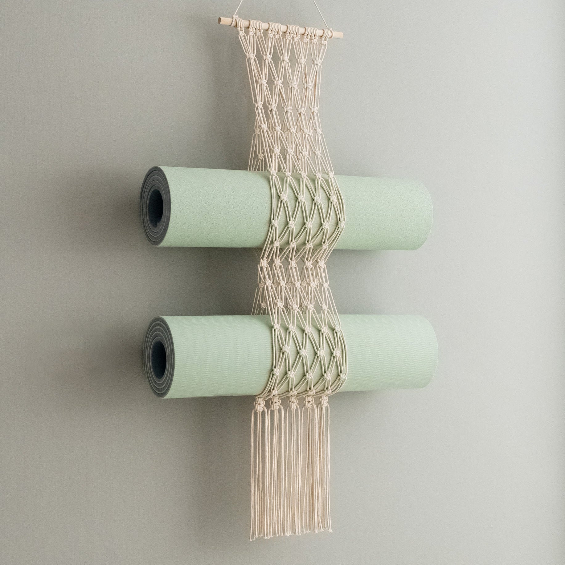Macramé Wall Yoga Mat Hanger – Stylish & Functional Storage Rack I85
