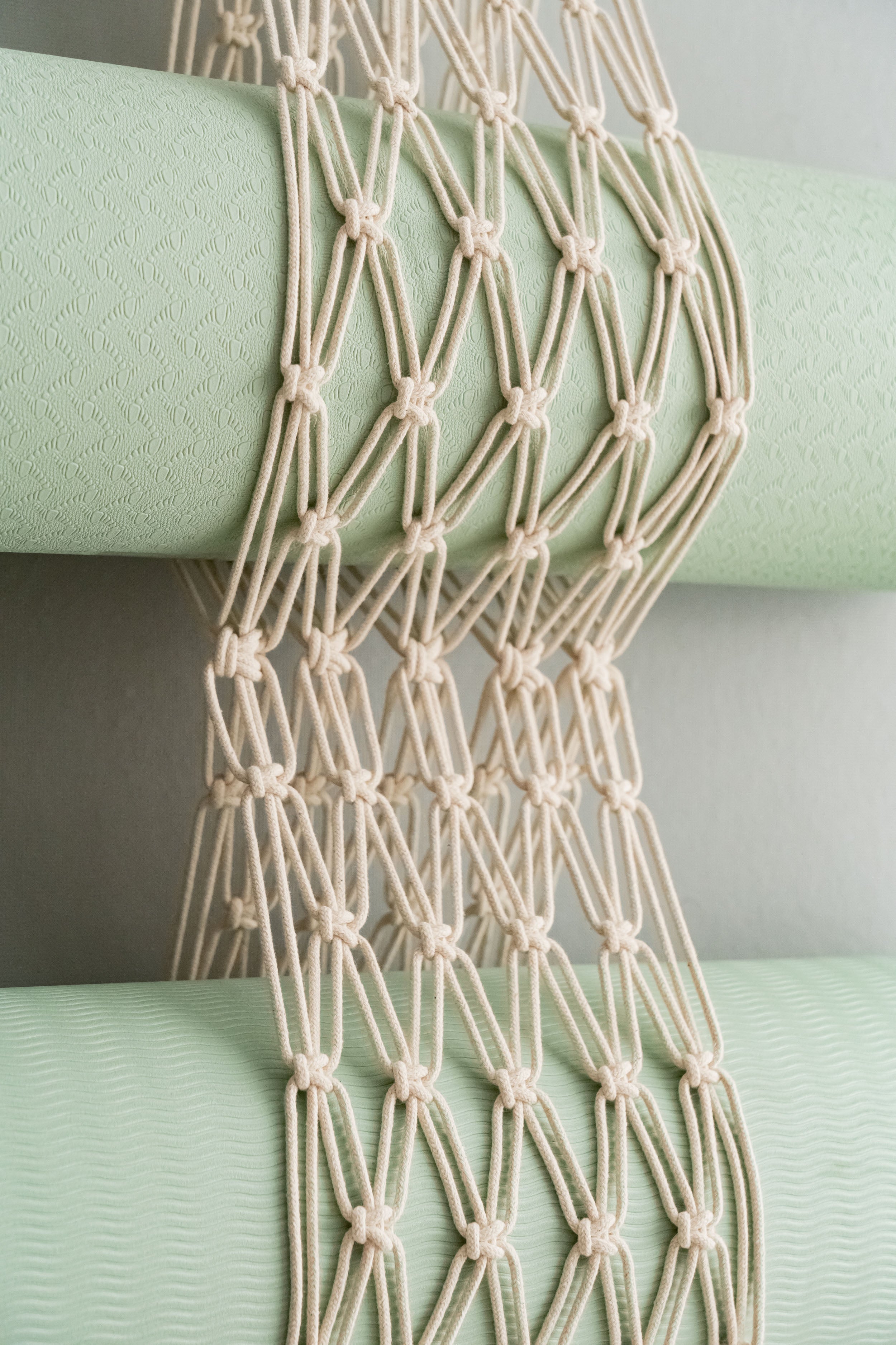 Macramé Wall Yoga Mat Hanger – Stylish & Functional Storage Rack I85