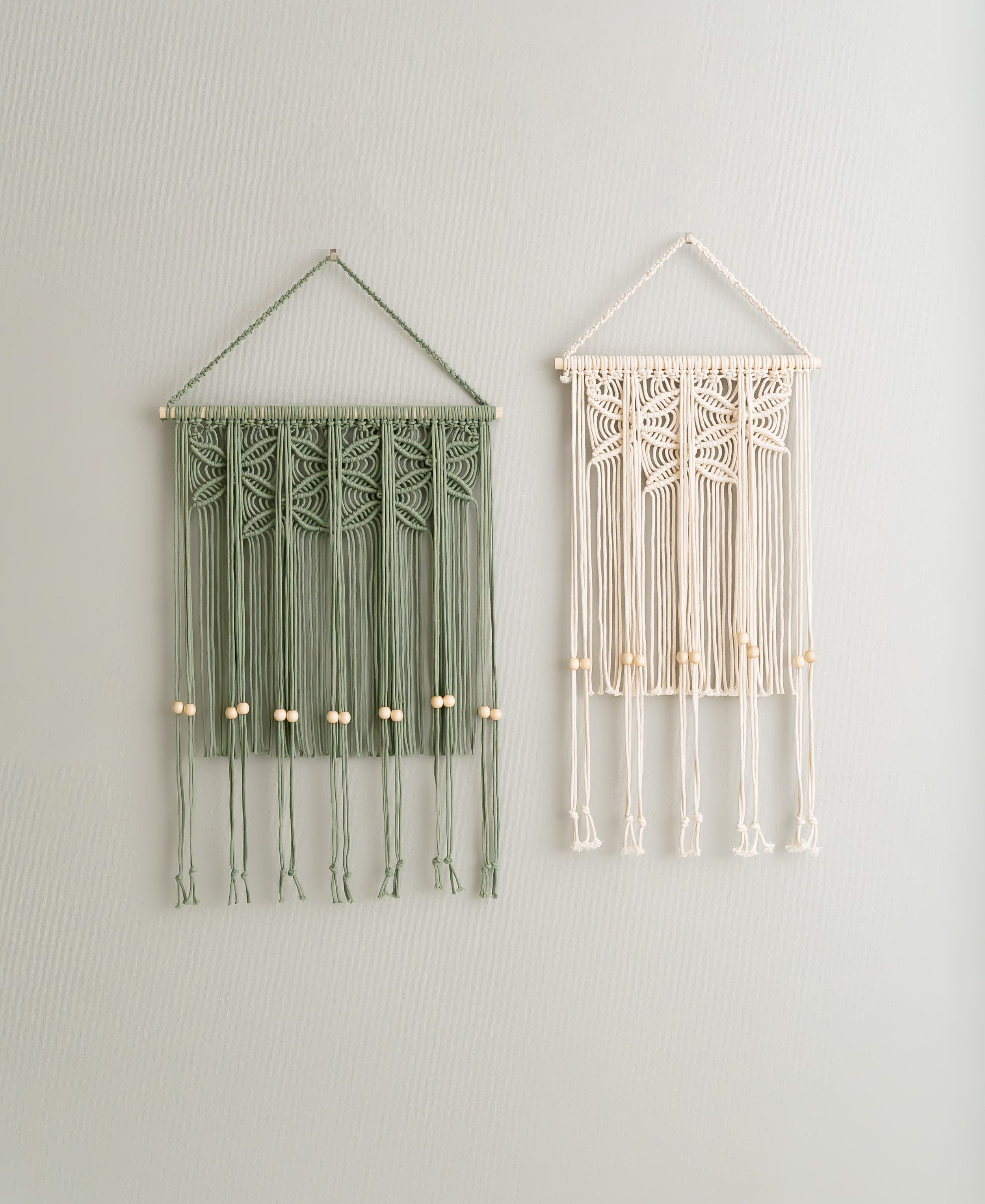 Macrame Book Holder – Boho Wall Hanging Bookshelf I40