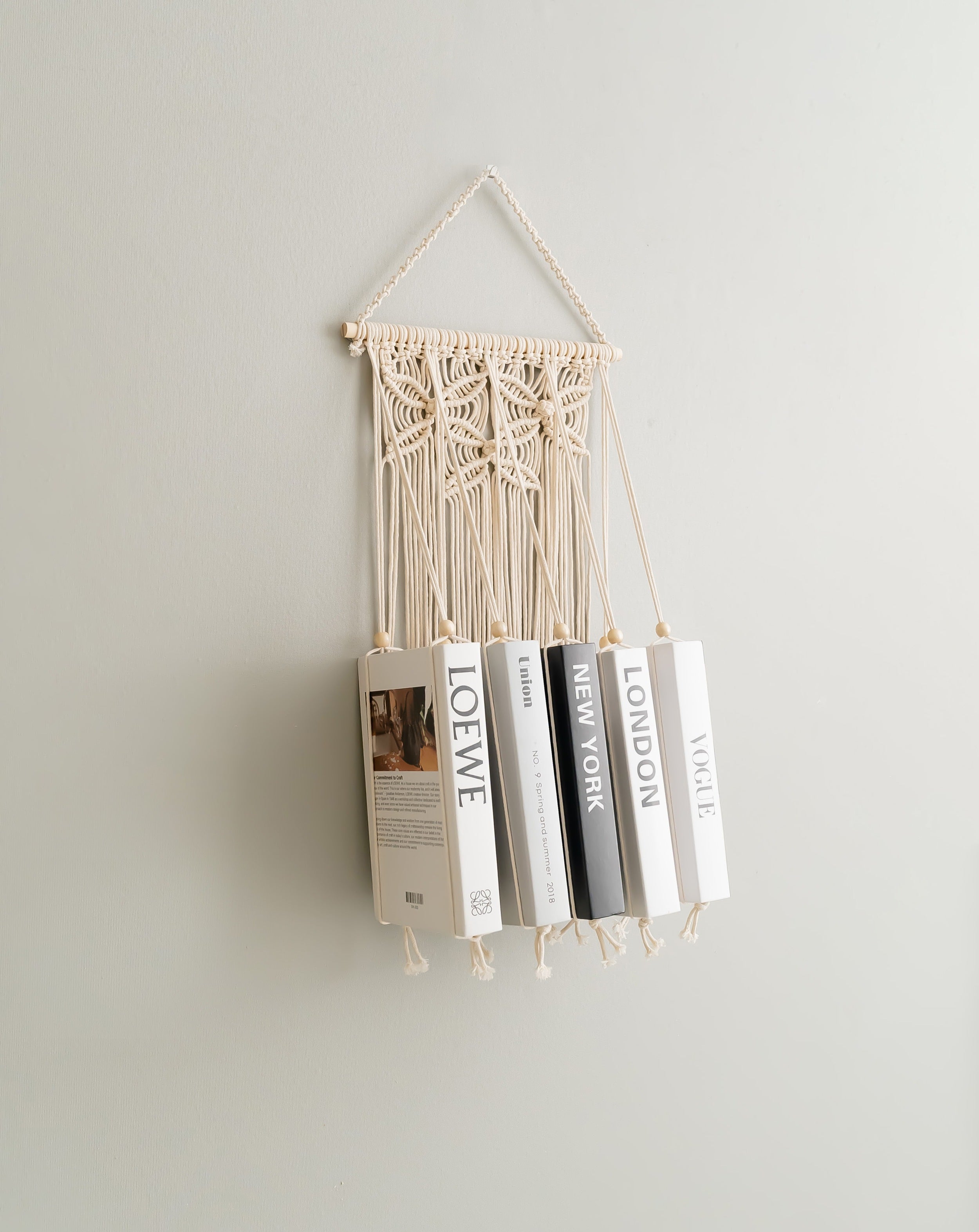 Macrame Book Holder – Boho Wall Hanging Bookshelf I40