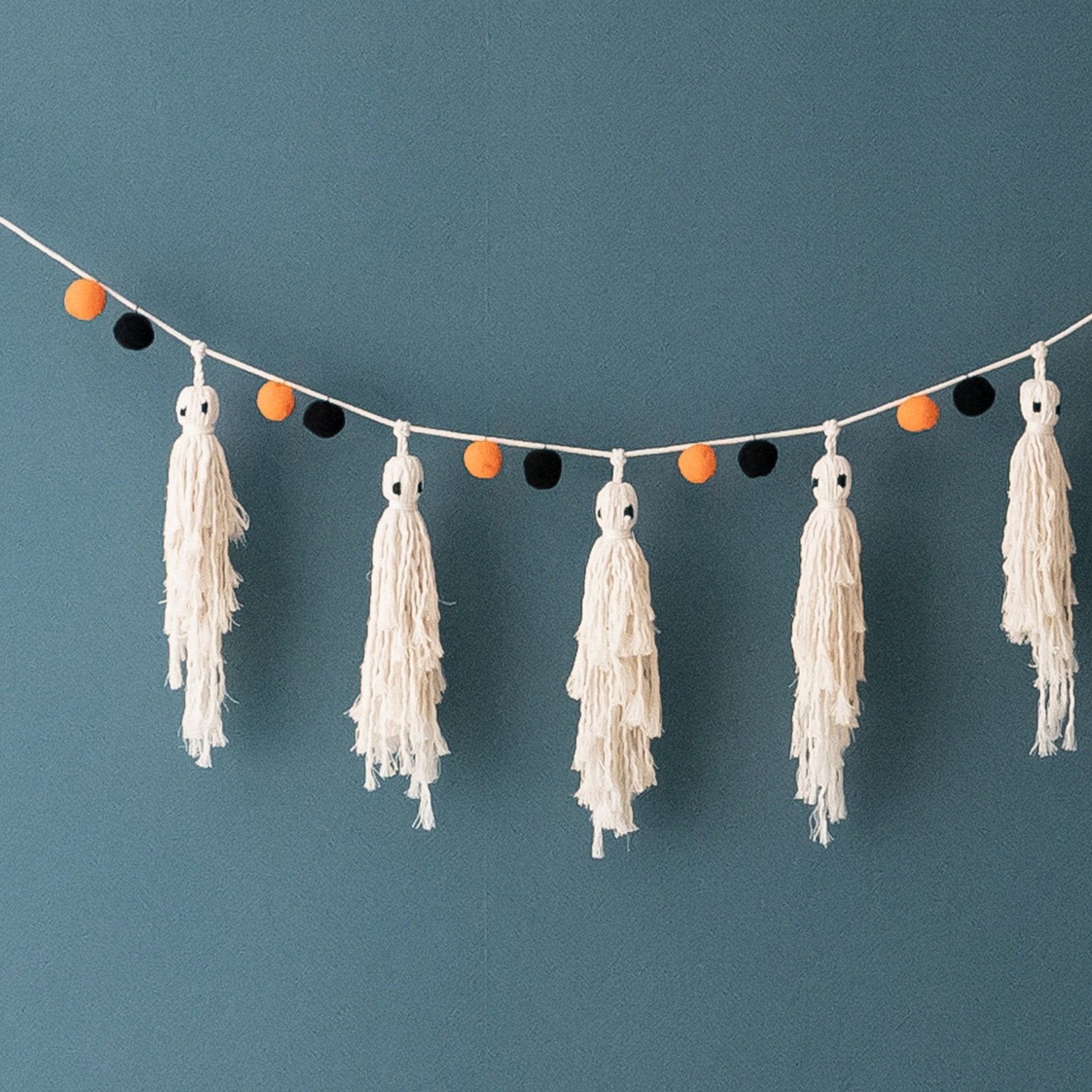 Macrame Ghost Garland – Cotton Halloween Wall Hanging Decor V76