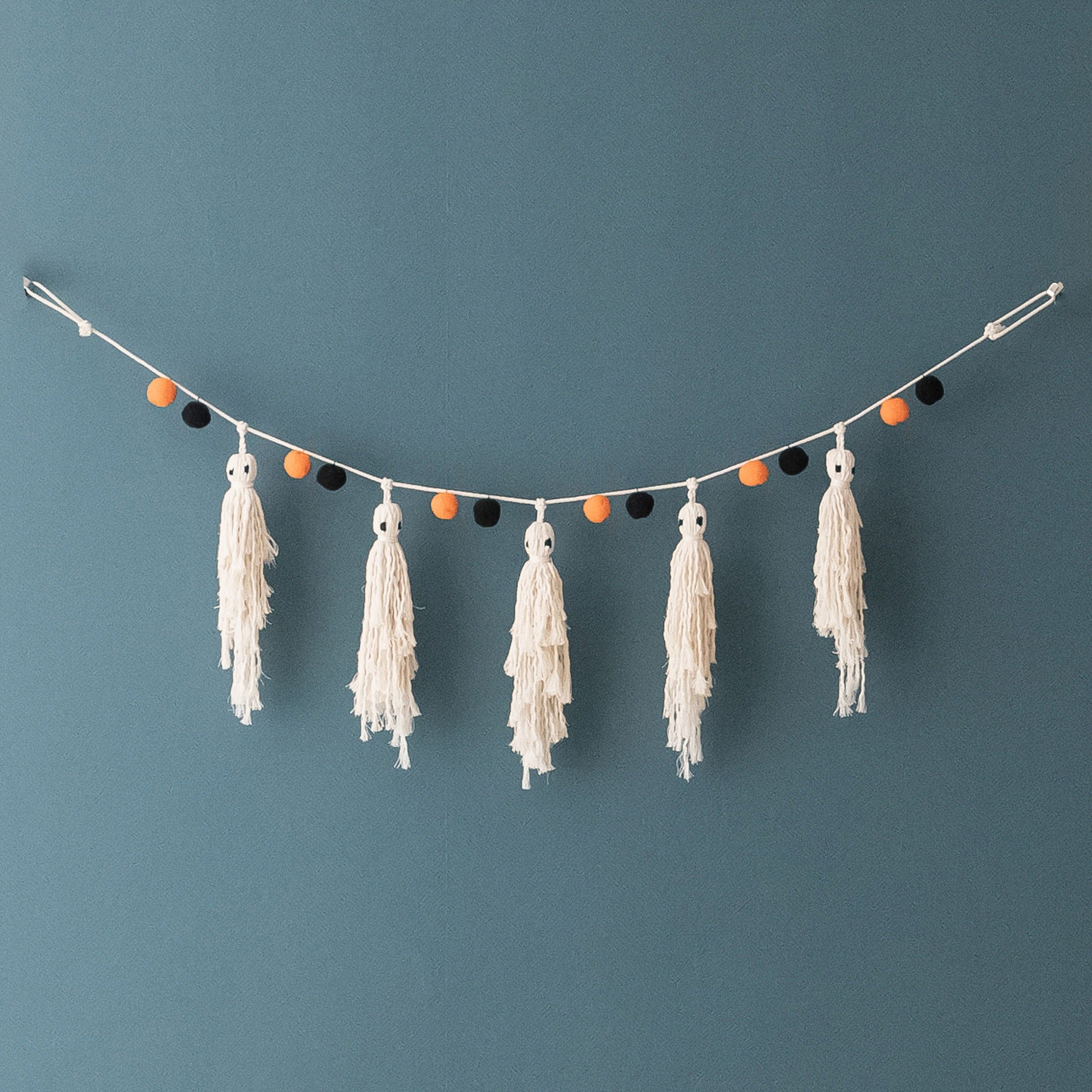 Macrame Ghost Garland – Cotton Halloween Wall Hanging Decor V76
