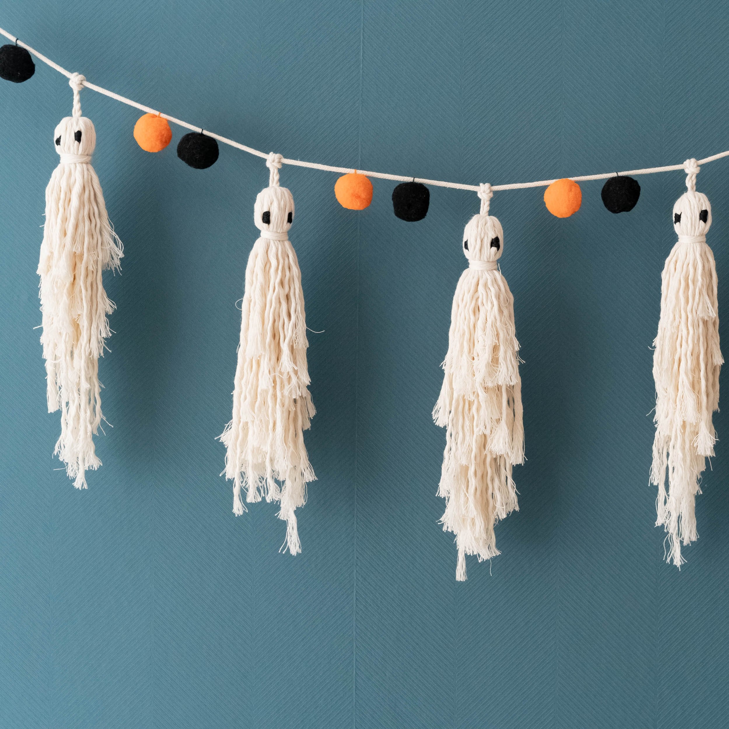 Macrame Ghost Garland – Cotton Halloween Wall Hanging Decor V76