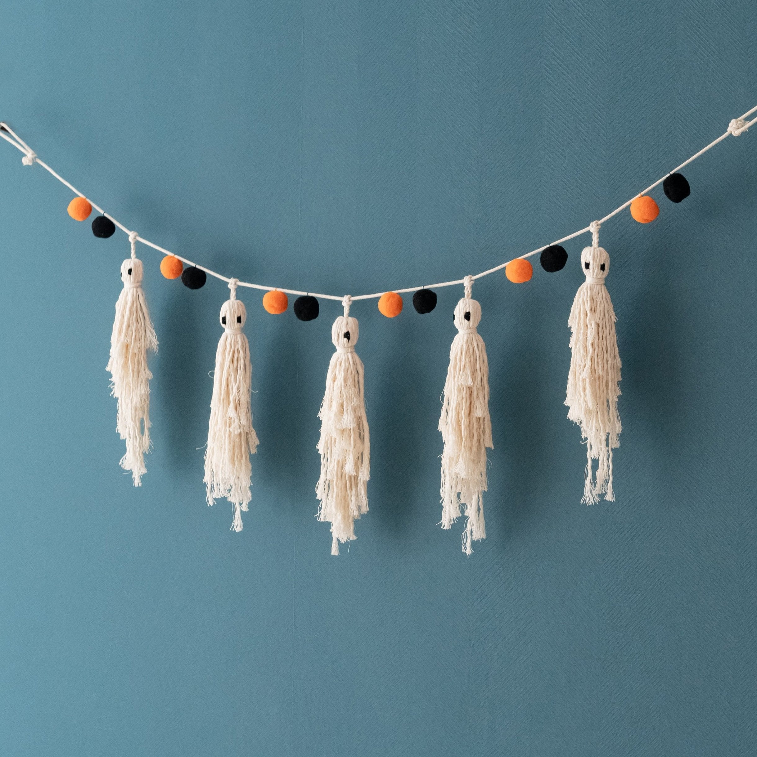 Macrame Ghost Garland – Cotton Halloween Wall Hanging Decor V76
