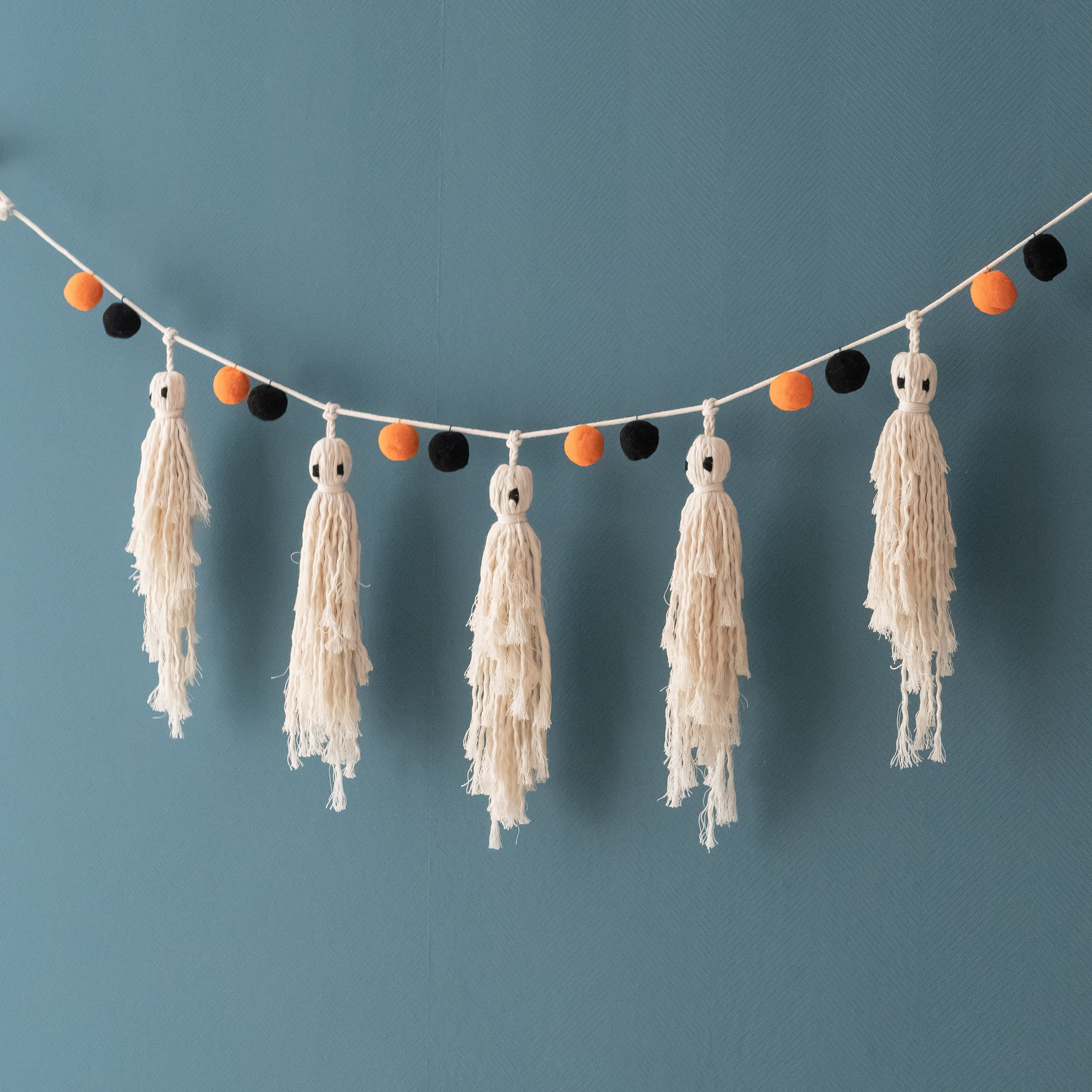 Macrame Ghost Garland – Cotton Halloween Wall Hanging Decor V76