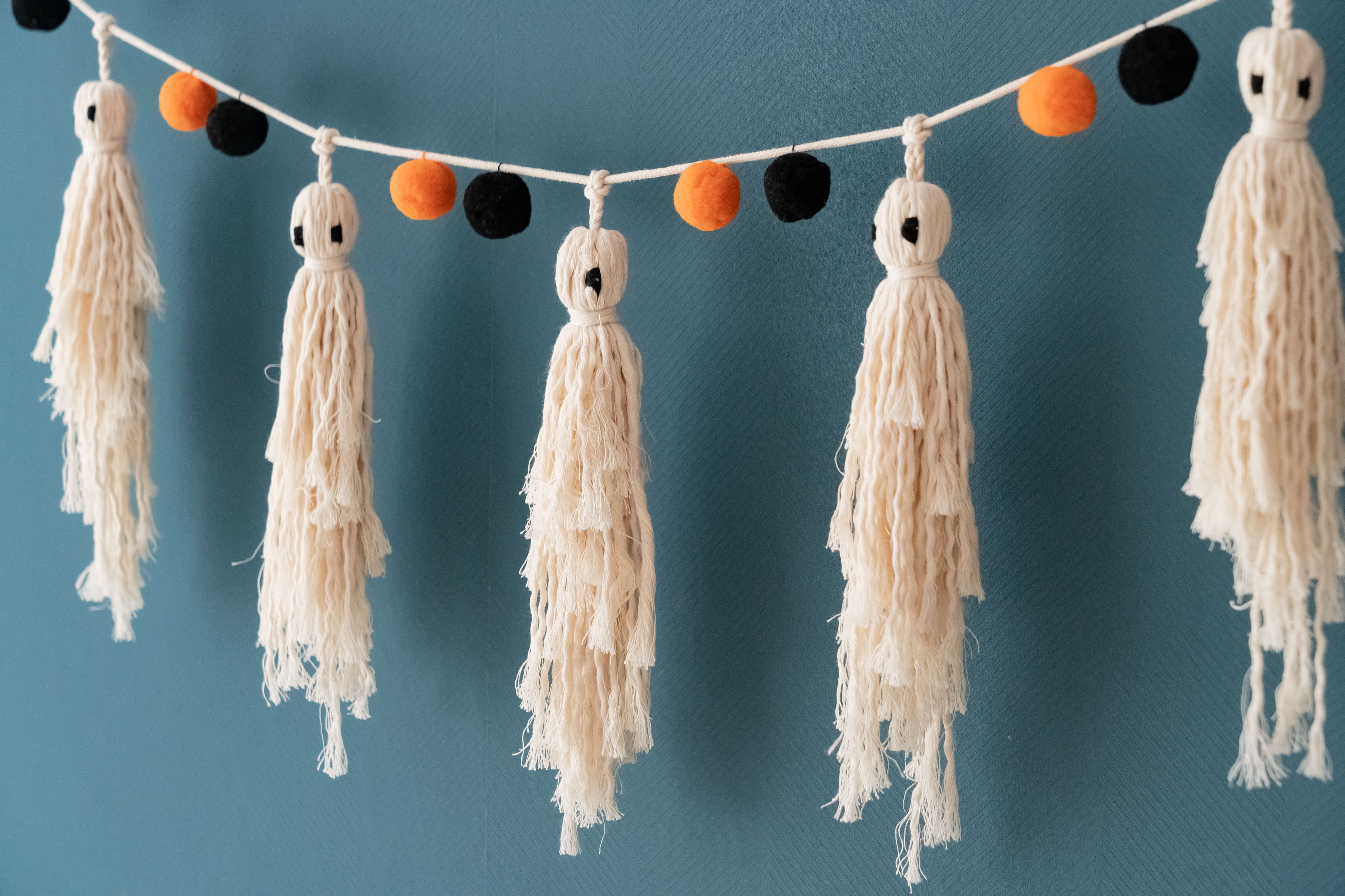 Macrame Ghost Garland – Cotton Halloween Wall Hanging Decor V76