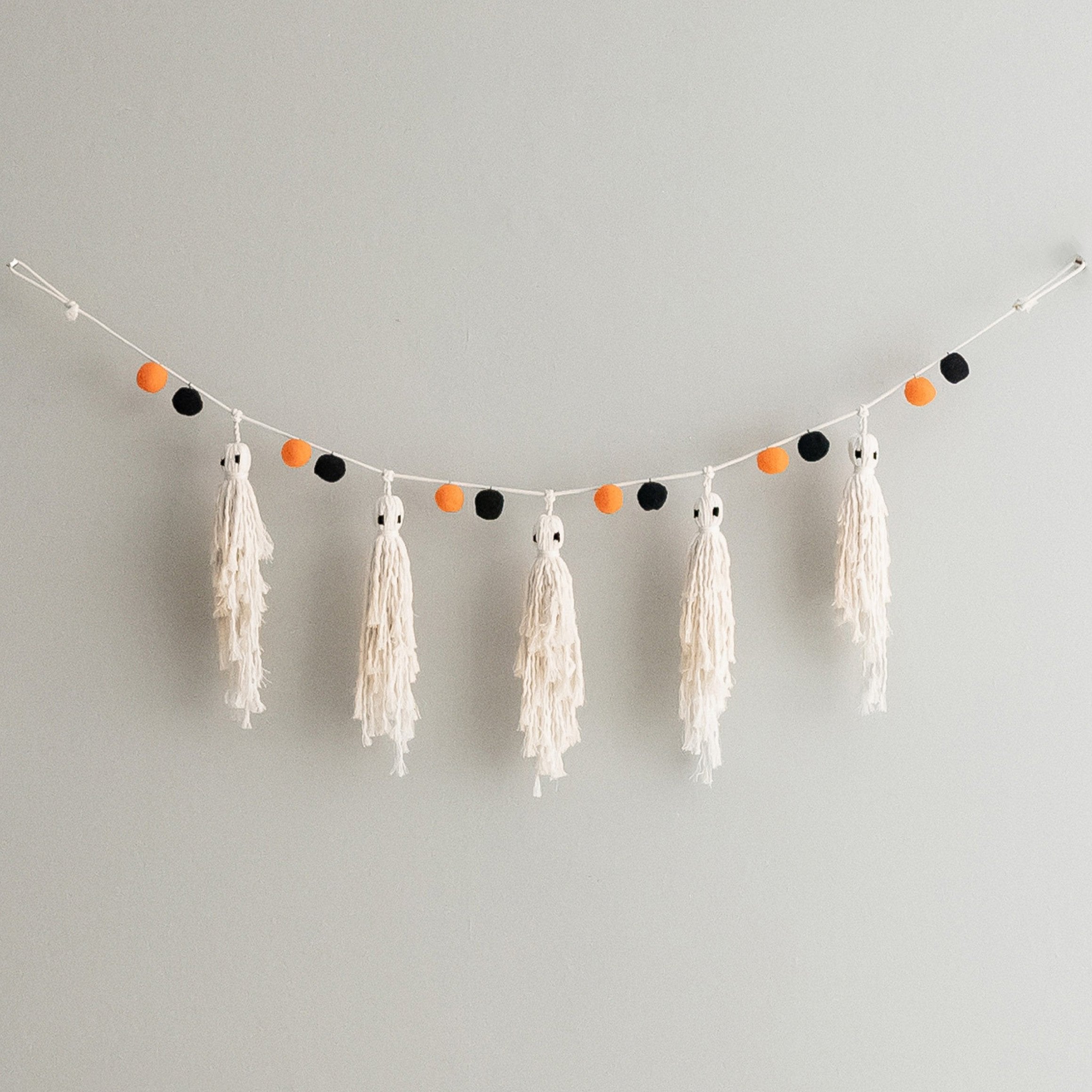 Macrame Ghost Garland – Cotton Halloween Wall Hanging Decor V76