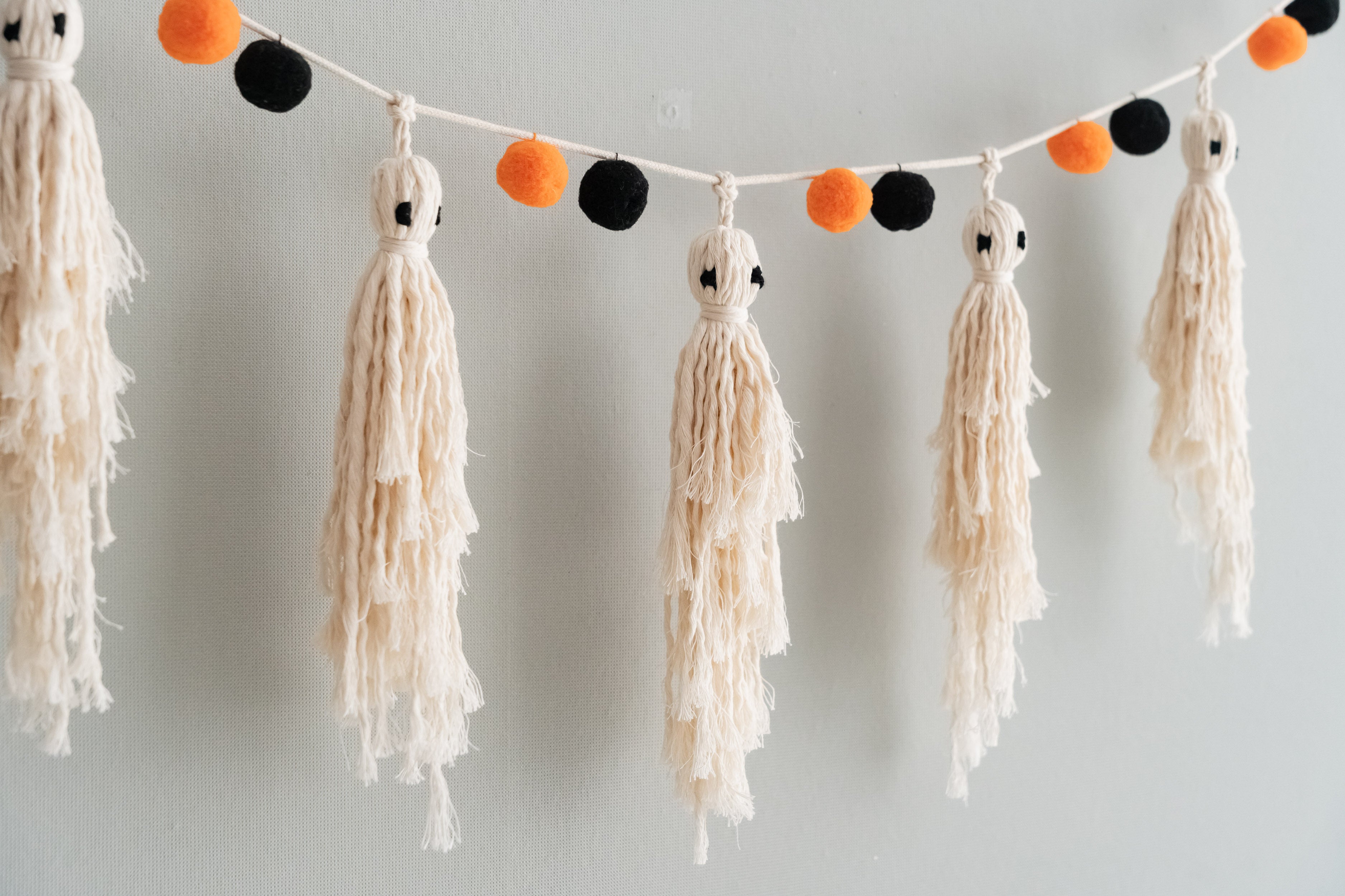 Macrame Ghost Garland – Cotton Halloween Wall Hanging Decor V76
