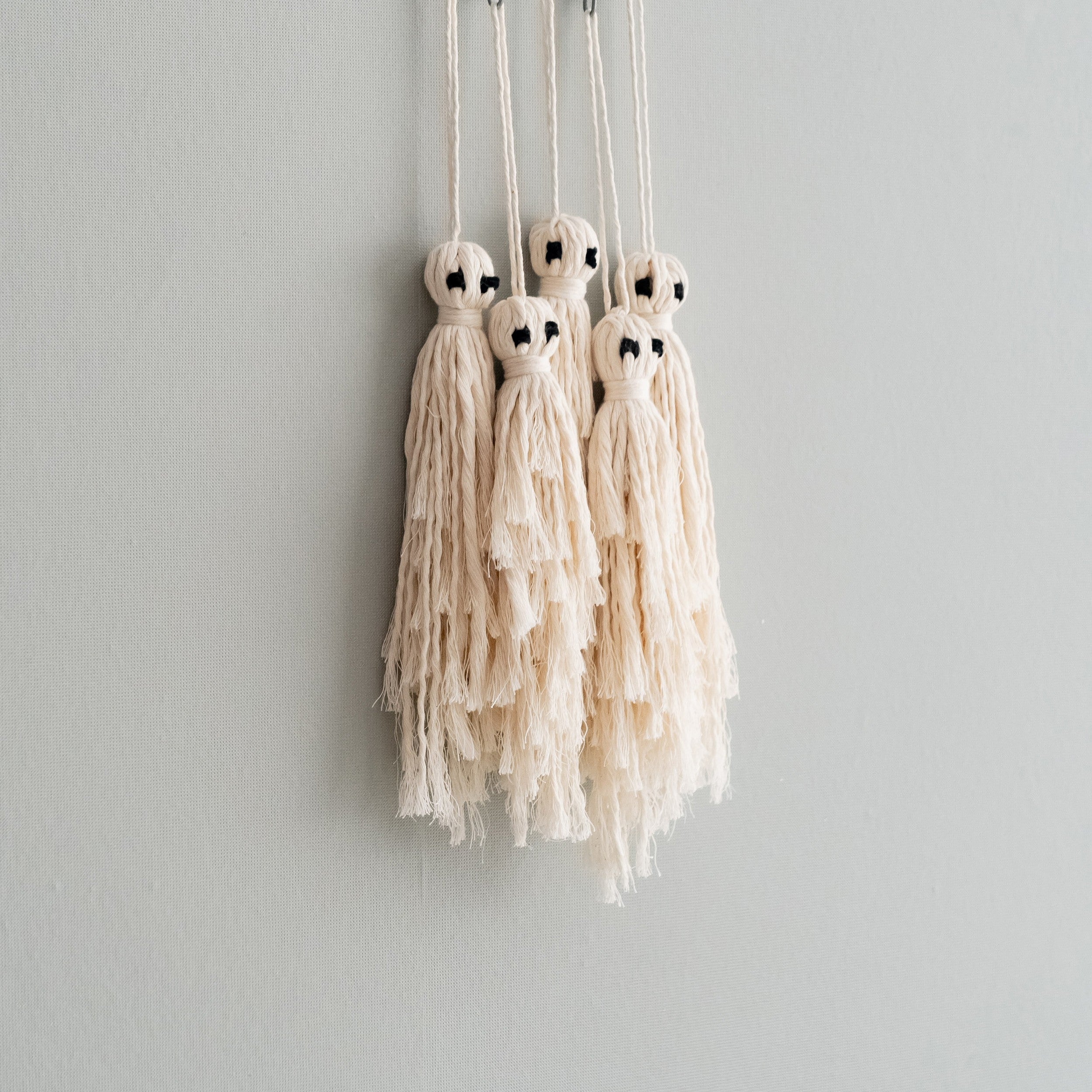 Rustic Halloween Decor – Macrame Ghost Wall Hanging with Cotton Cord V82
