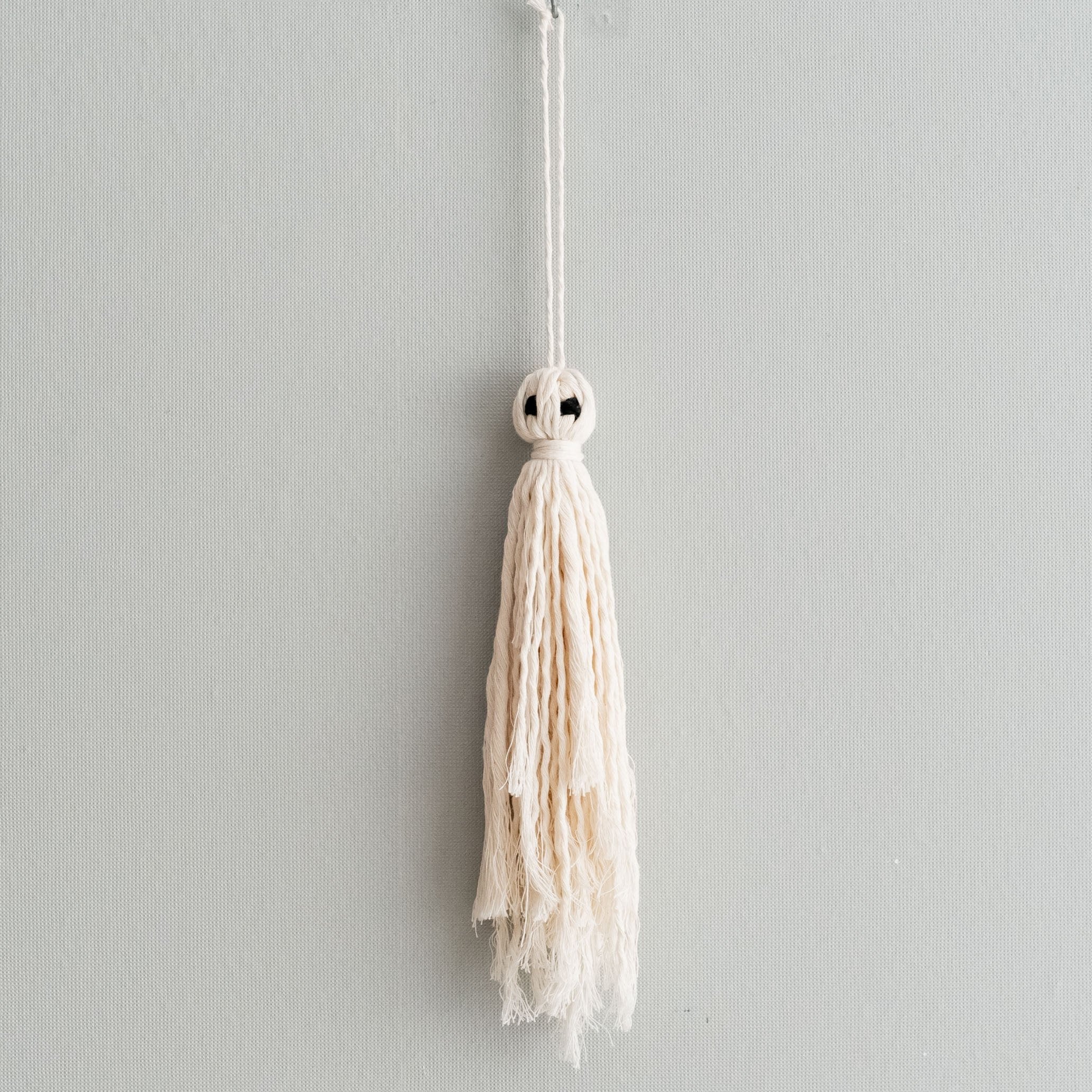 Rustic Halloween Decor – Macrame Ghost Wall Hanging with Cotton Cord V82
