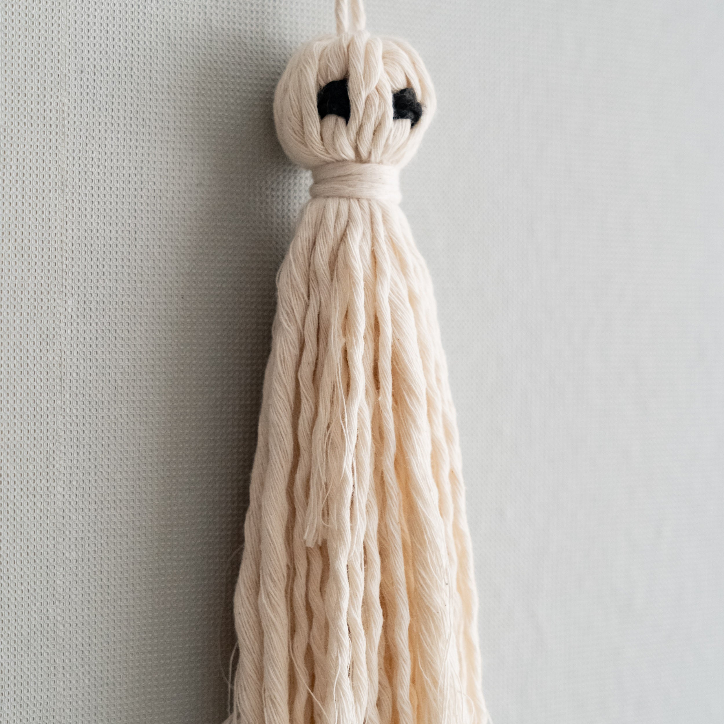 Rustic Halloween Decor – Macrame Ghost Wall Hanging with Cotton Cord V82