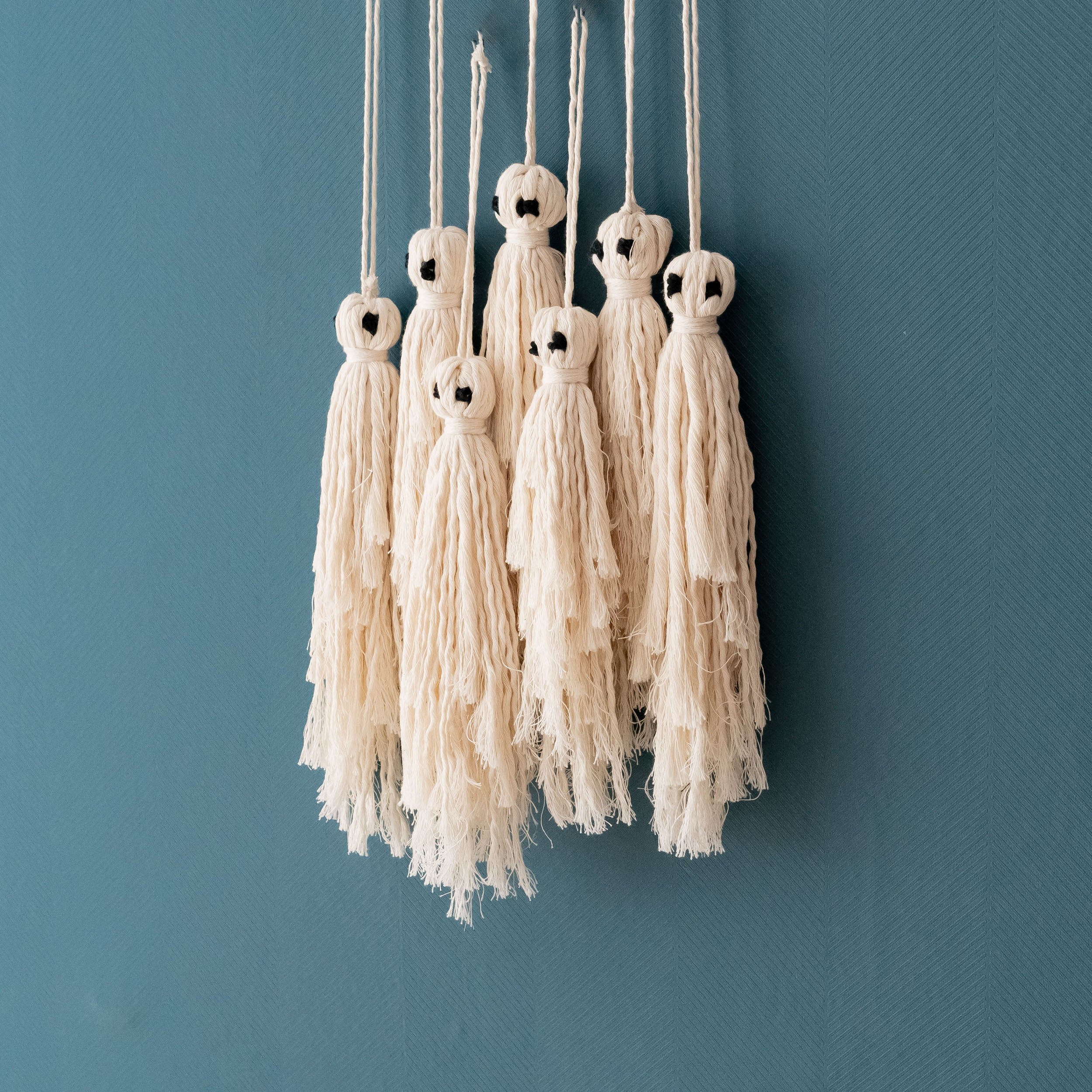 Rustic Halloween Decor – Macrame Ghost Wall Hanging with Cotton Cord V82