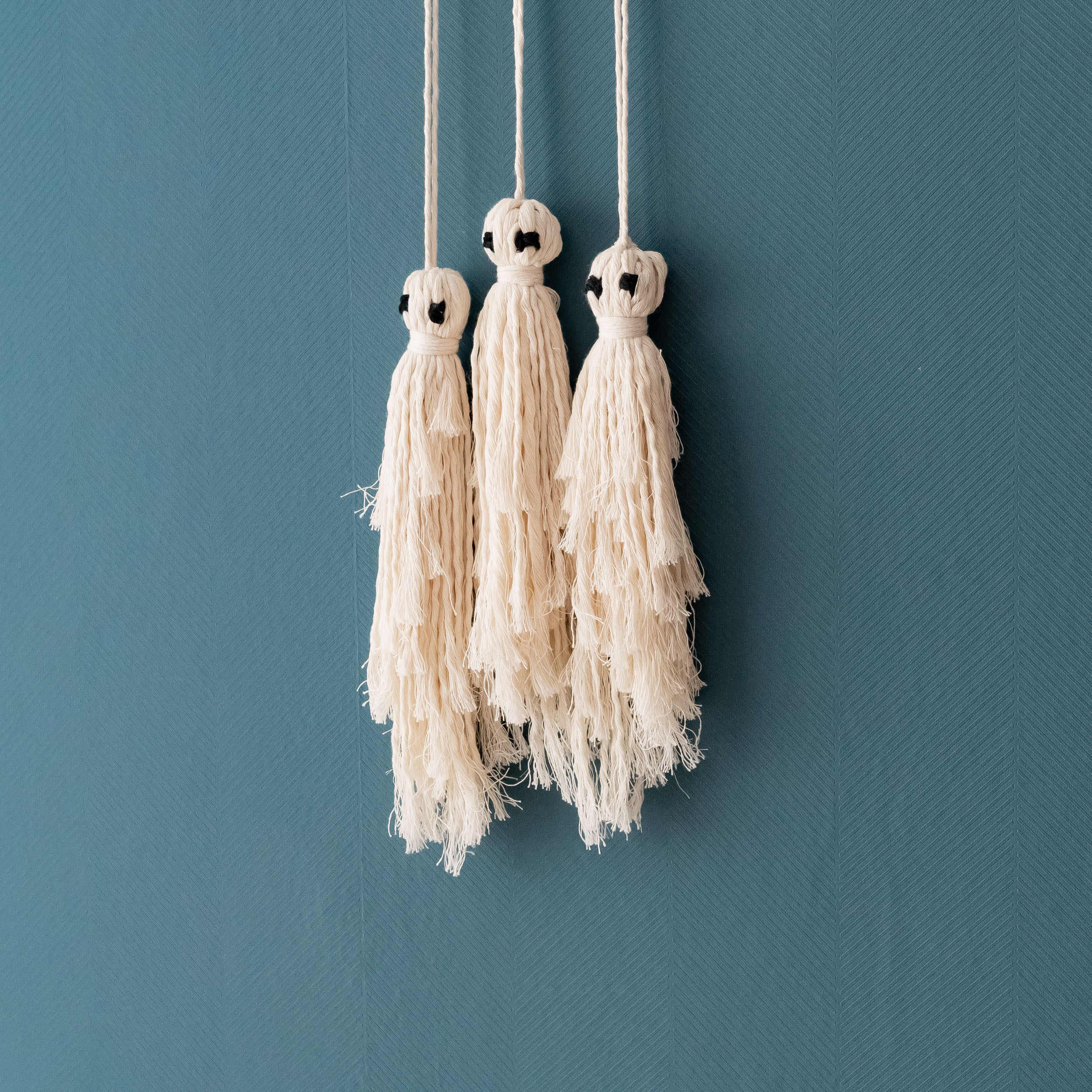 Rustic Halloween Decor – Macrame Ghost Wall Hanging with Cotton Cord V82