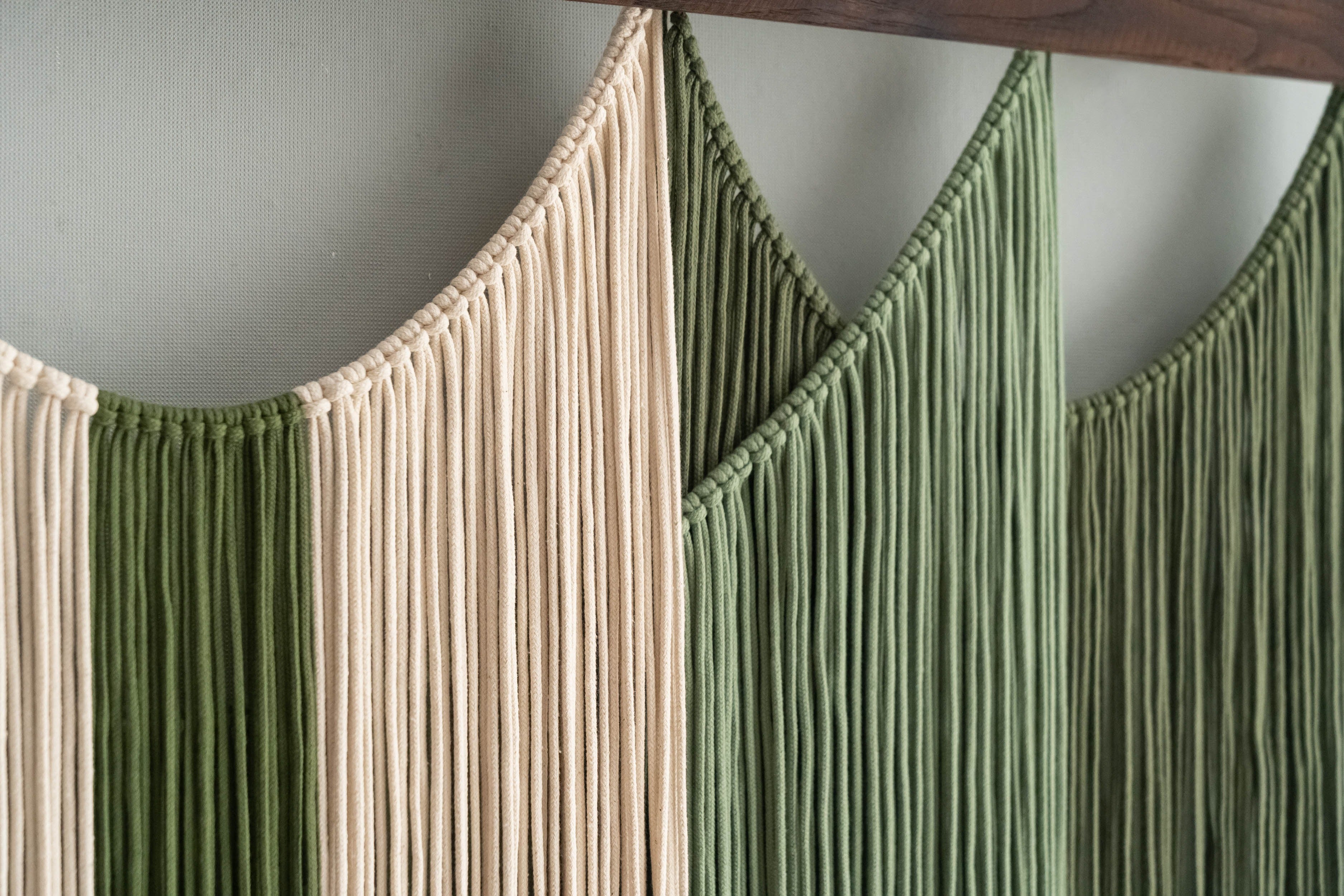 The Calm Wall Hanging – Macrame for Soothing Home Decor V90