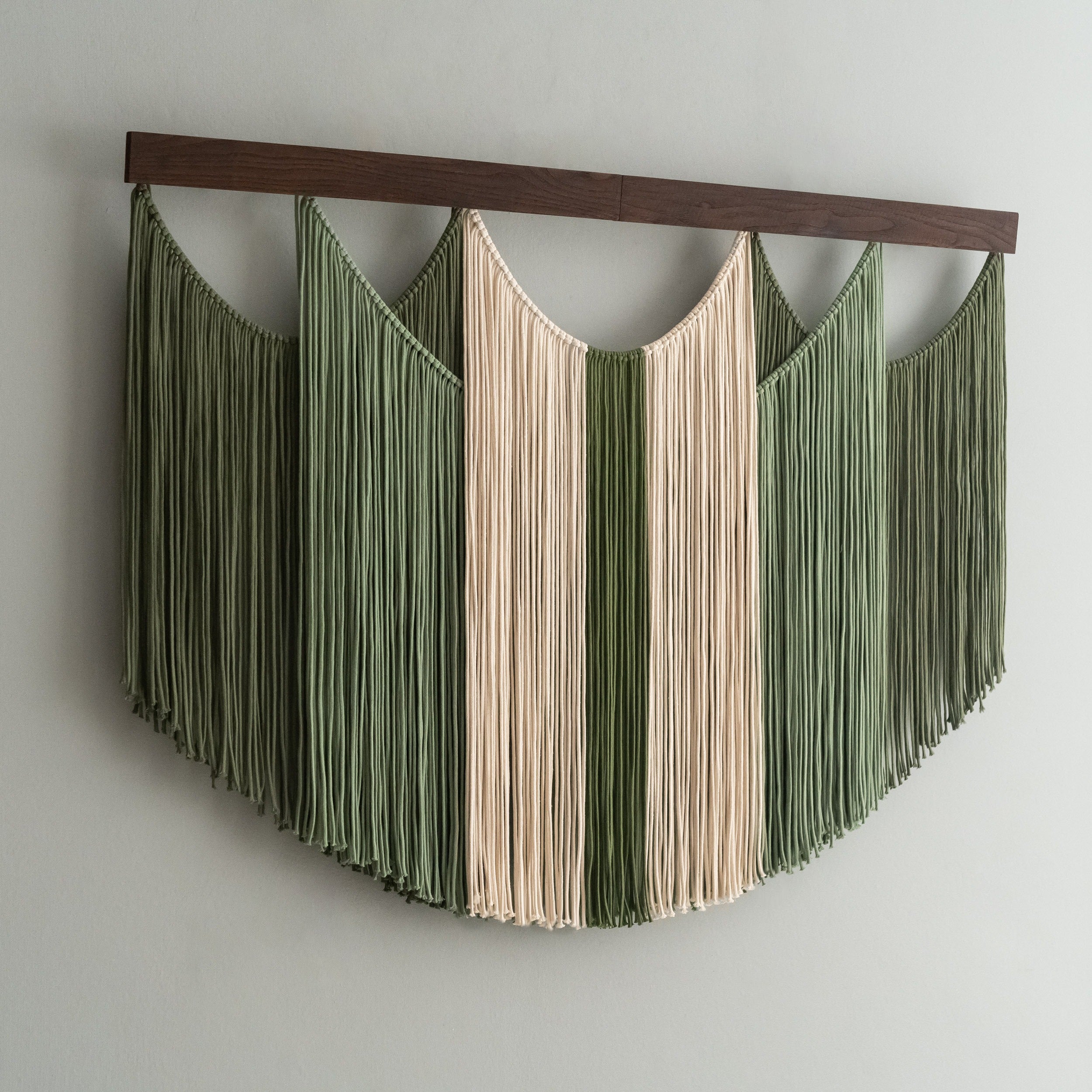 The Calm Wall Hanging – Macrame for Soothing Home Decor V90