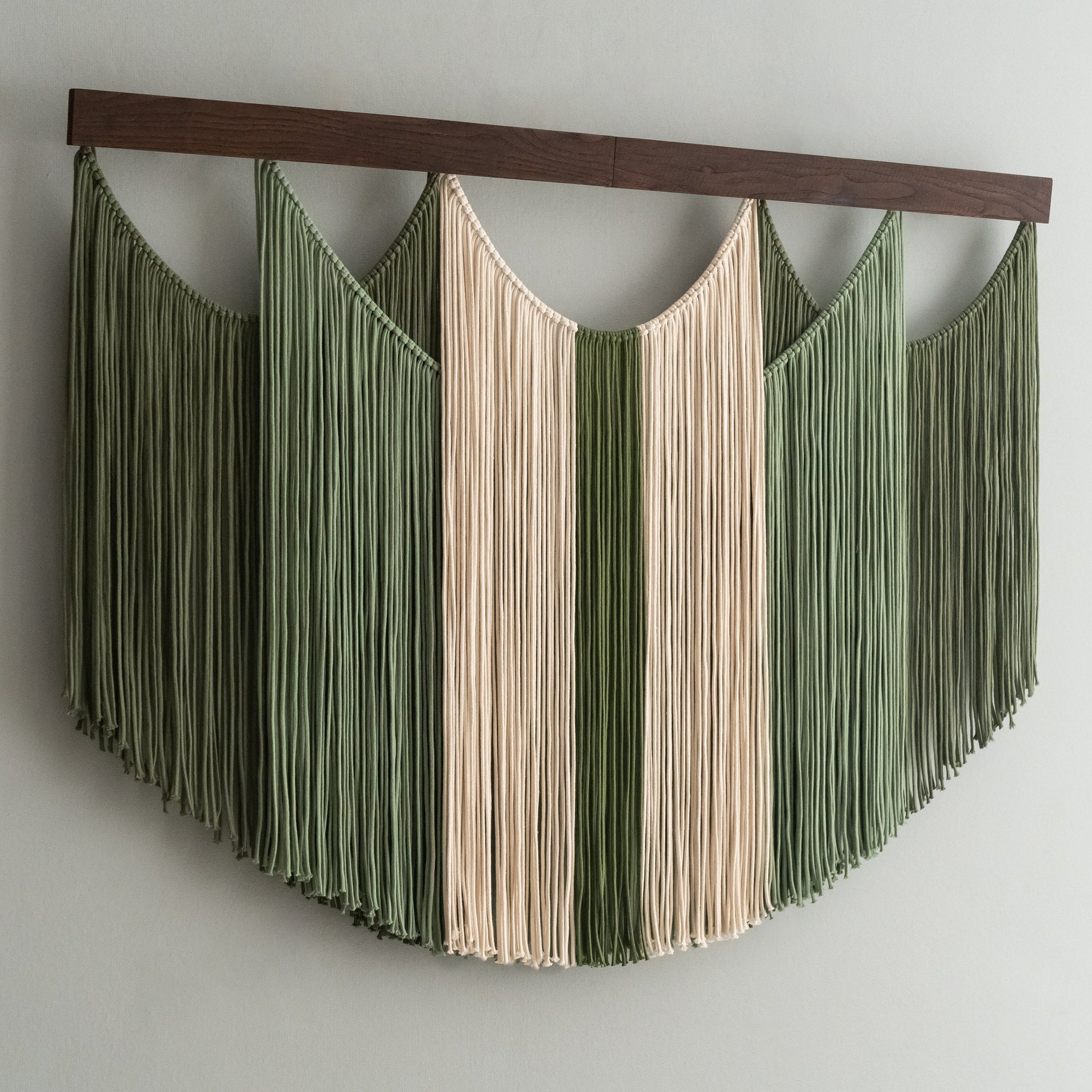 The Calm Wall Hanging – Macrame for Soothing Home Decor V90