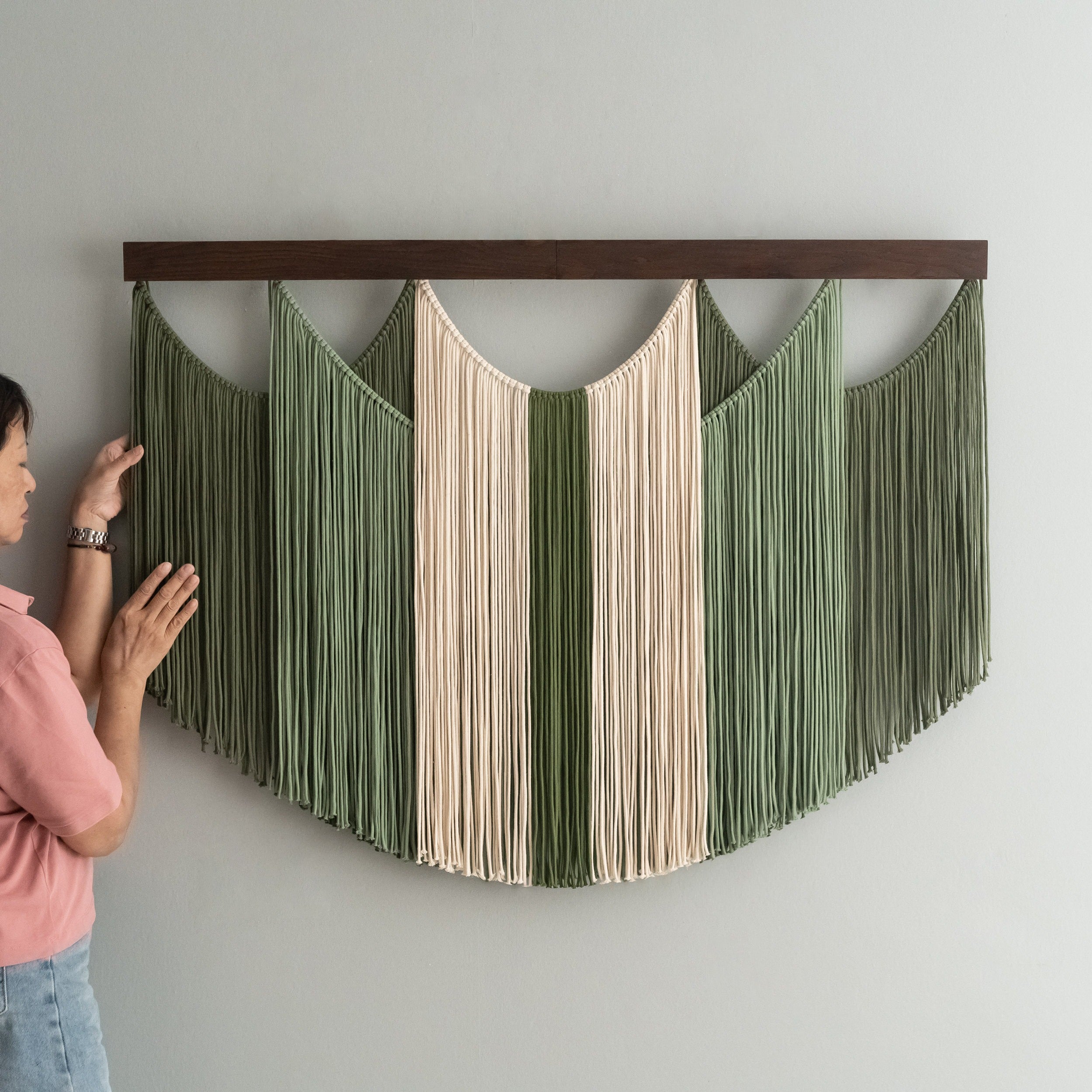The Calm Wall Hanging – Macrame for Soothing Home Decor V90