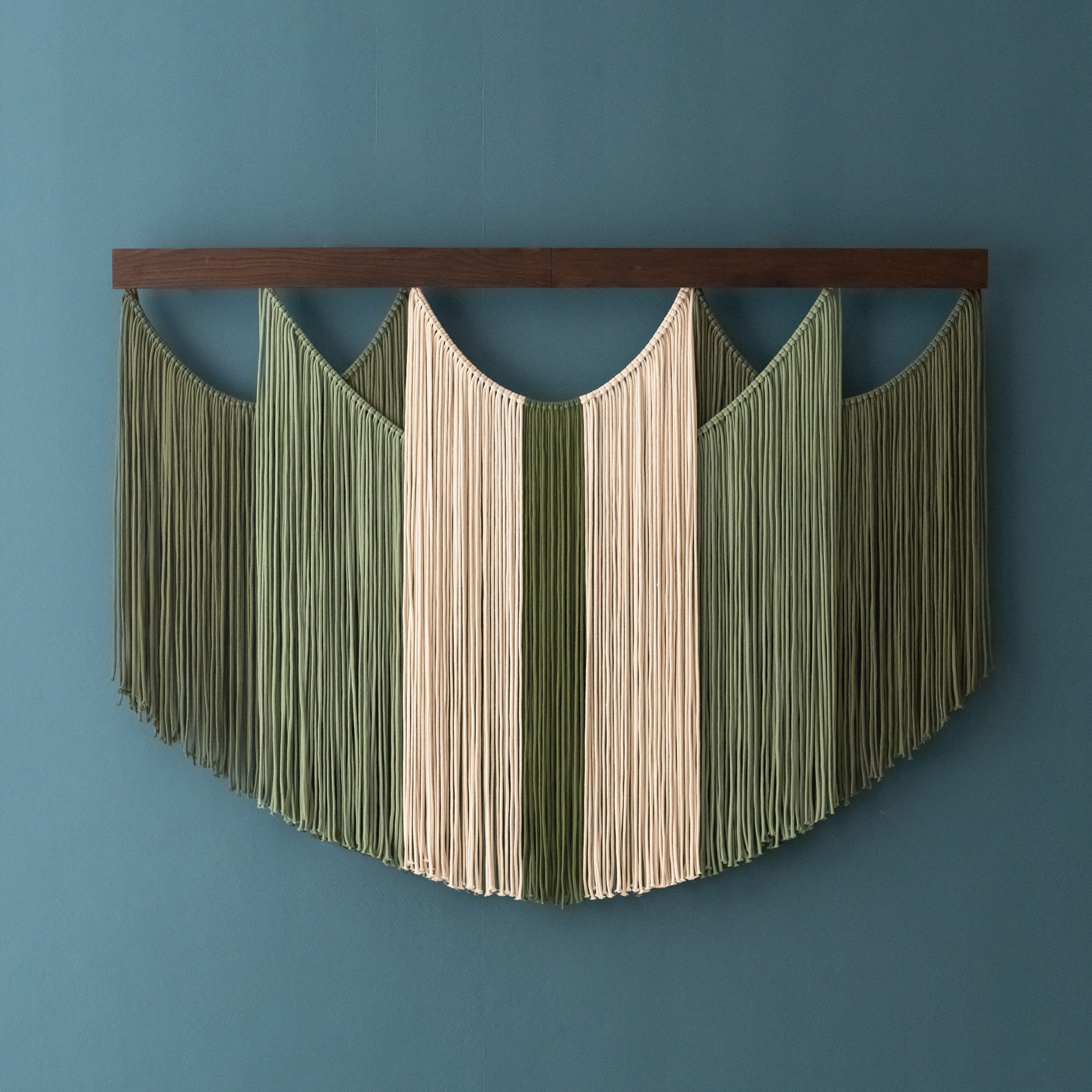 The Calm Wall Hanging – Macrame for Soothing Home Decor V90